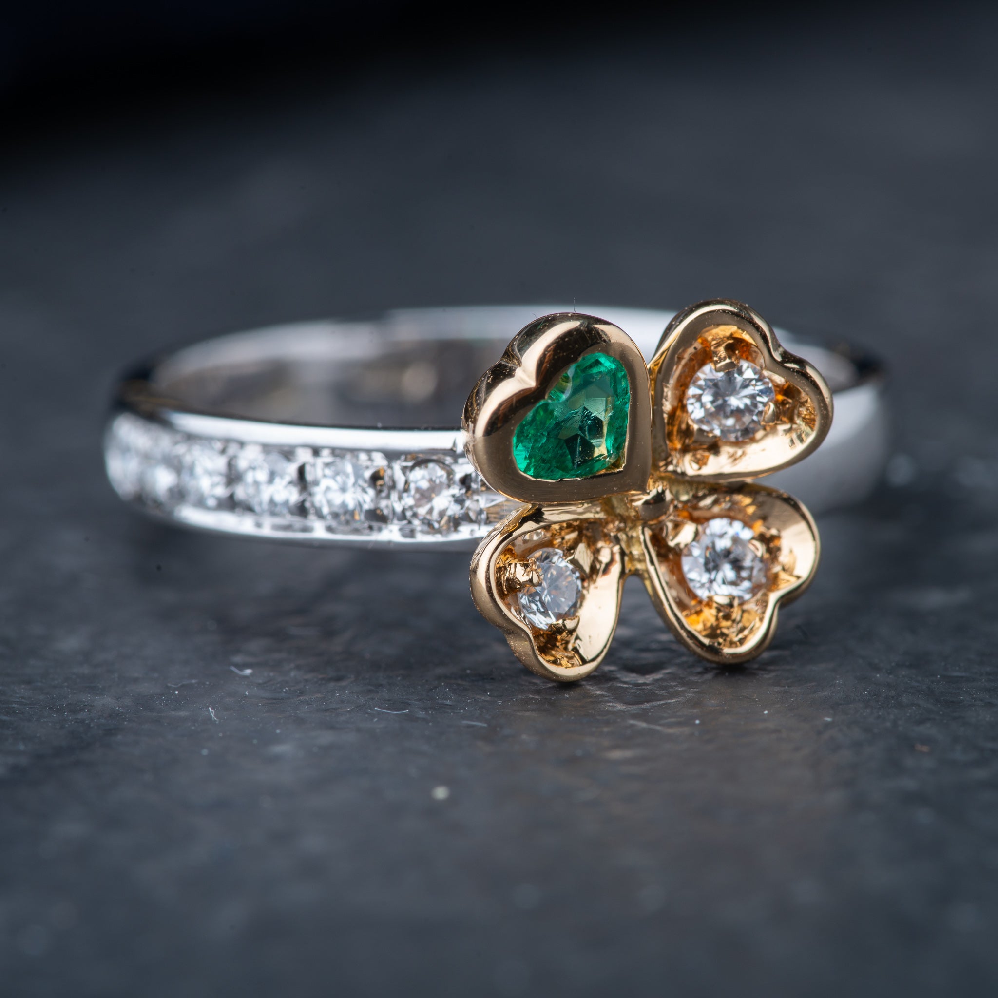 2000's Modern Emerald Diamond Clover Ring - LUXORIA VITA