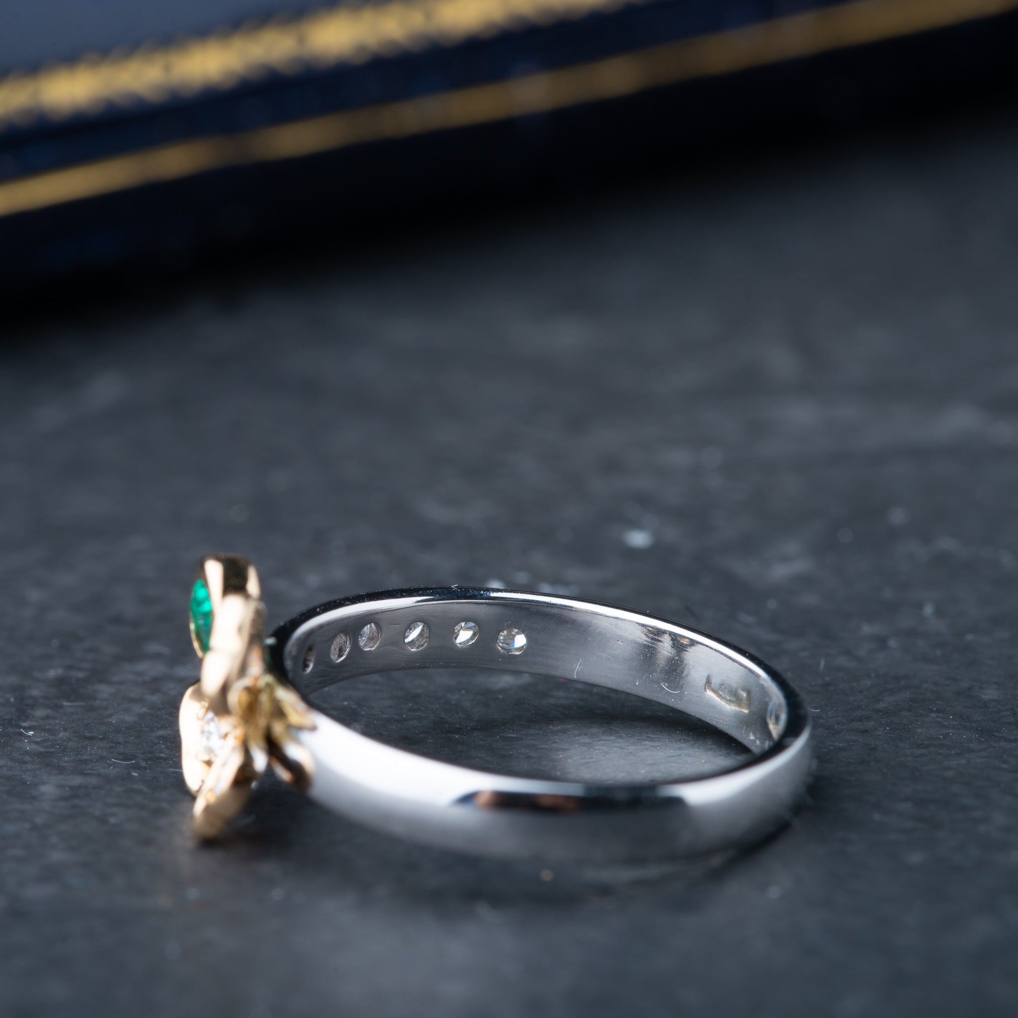 2000's Modern Emerald Diamond Clover Ring - LUXORIA VITA