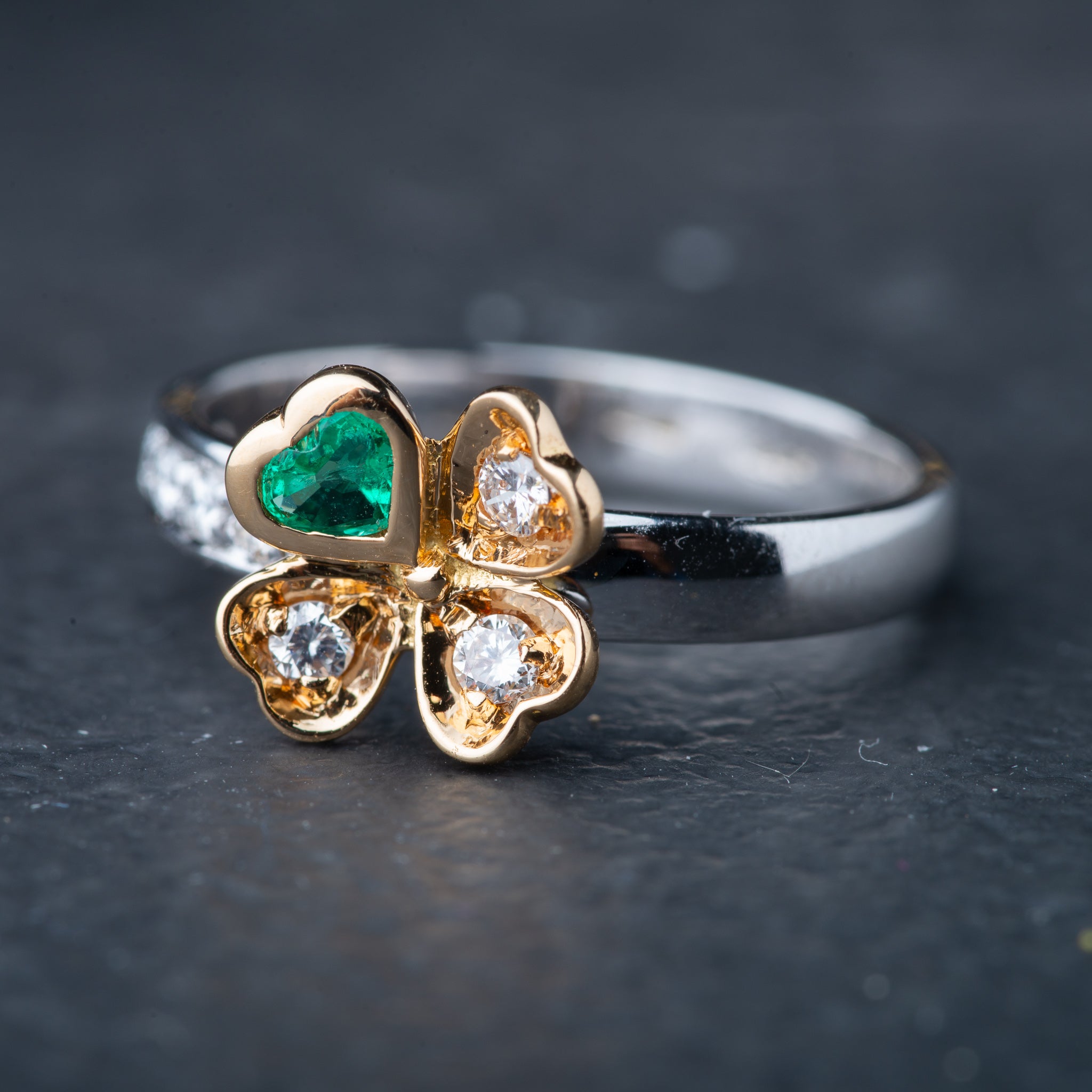 2000's Modern Emerald Diamond Clover Ring - LUXORIA VITA