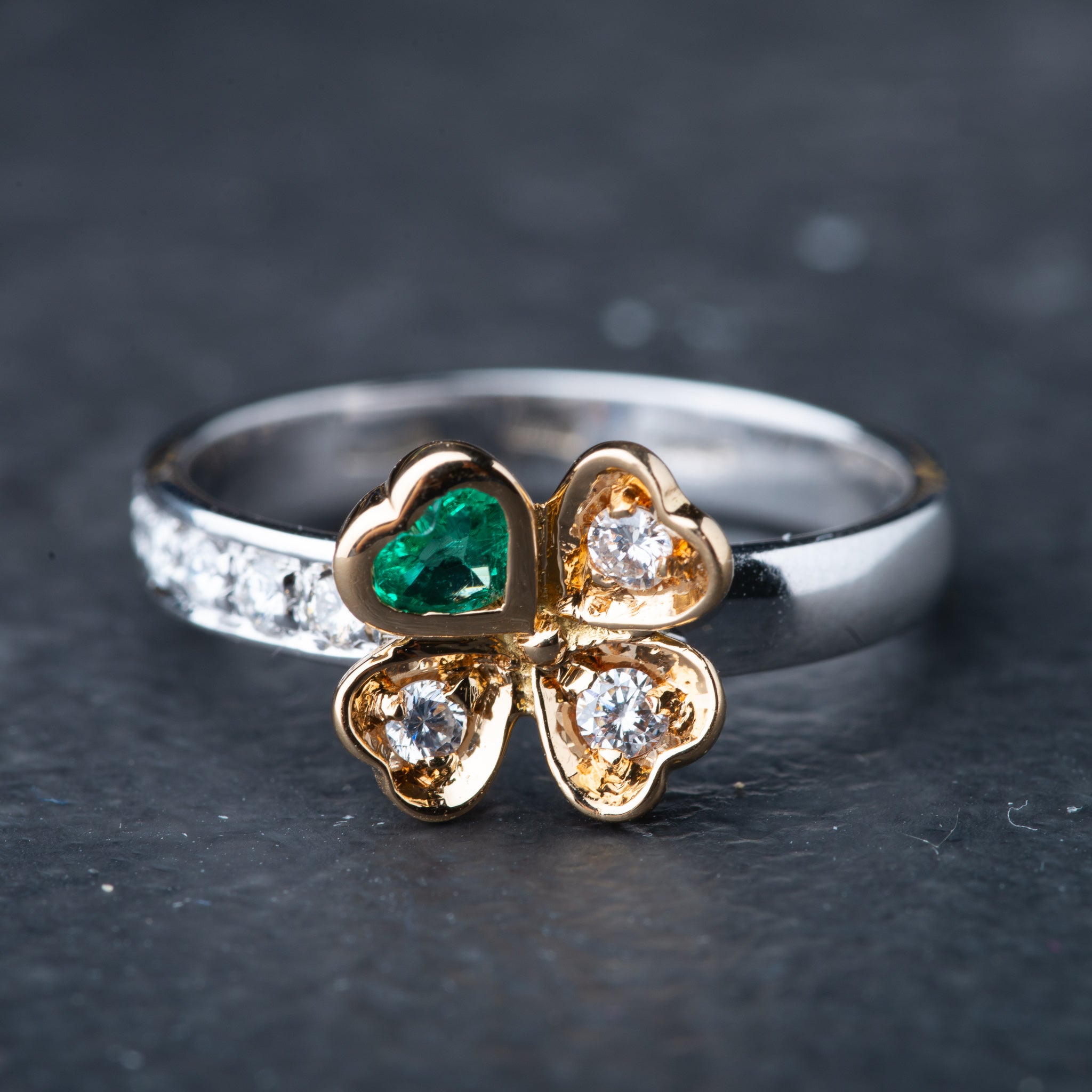 2000's Modern Emerald Diamond Clover Ring - LUXORIA VITA