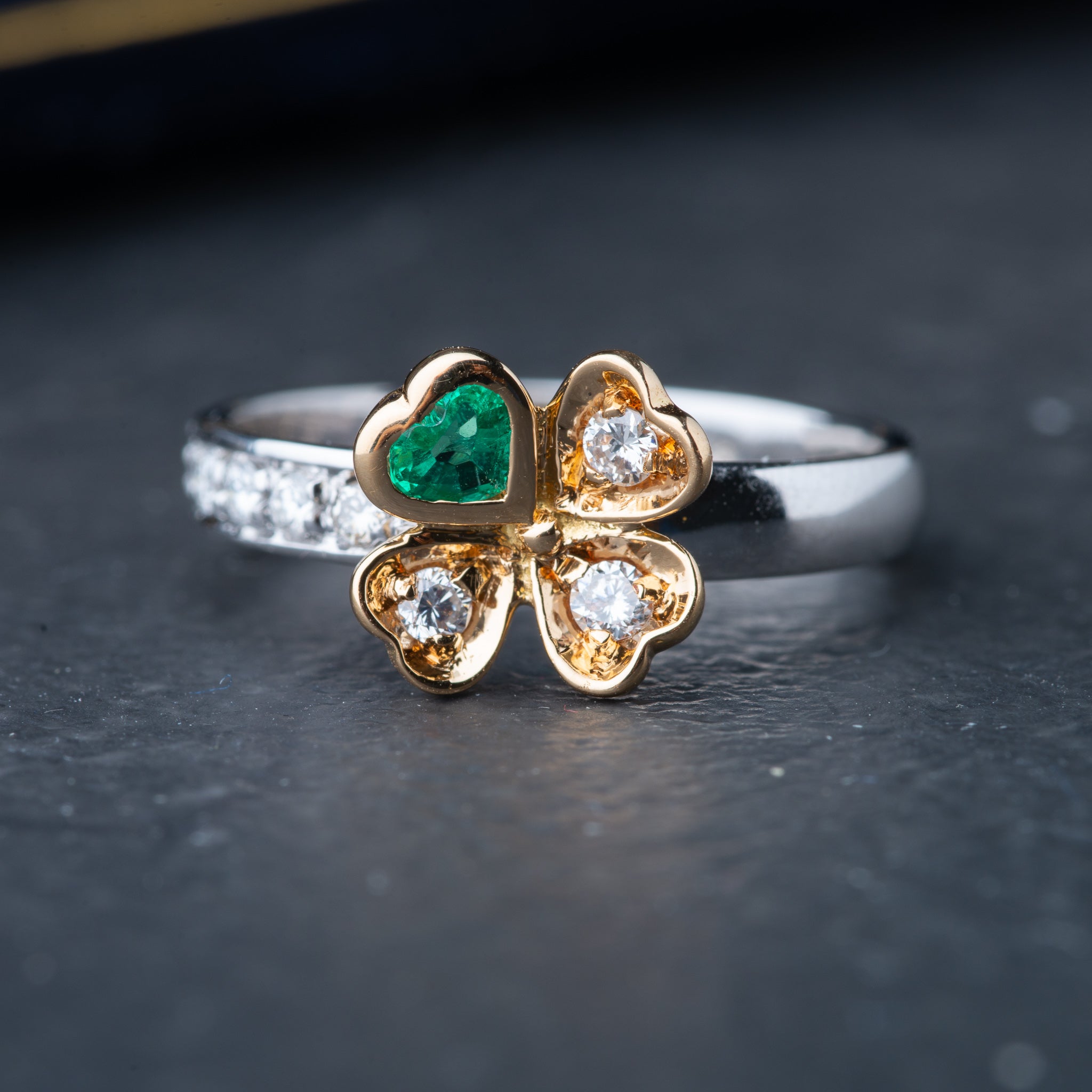 2000's Modern Emerald Diamond Clover Ring - LUXORIA VITA