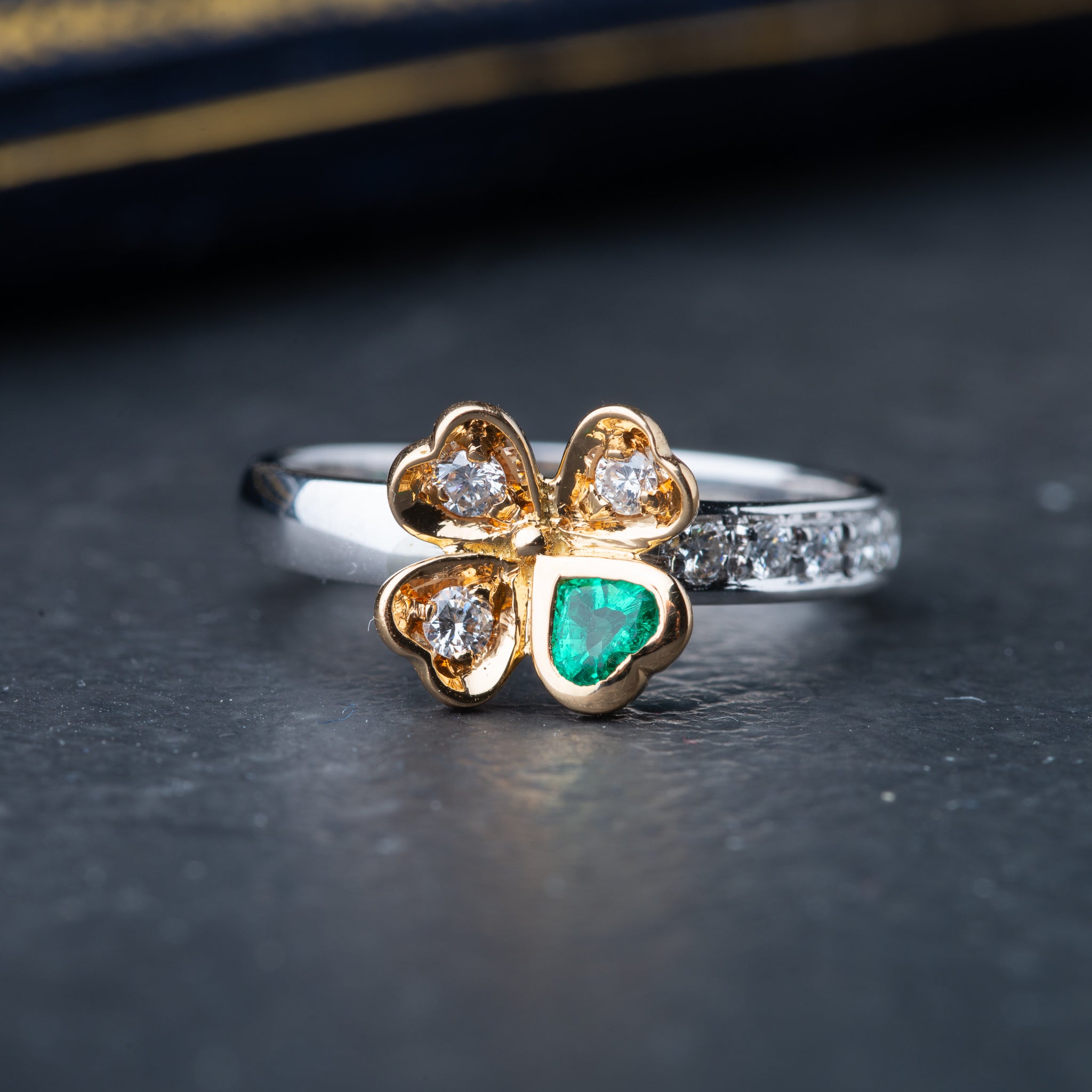 2000's Modern Emerald Diamond Clover Ring - LUXORIA VITA
