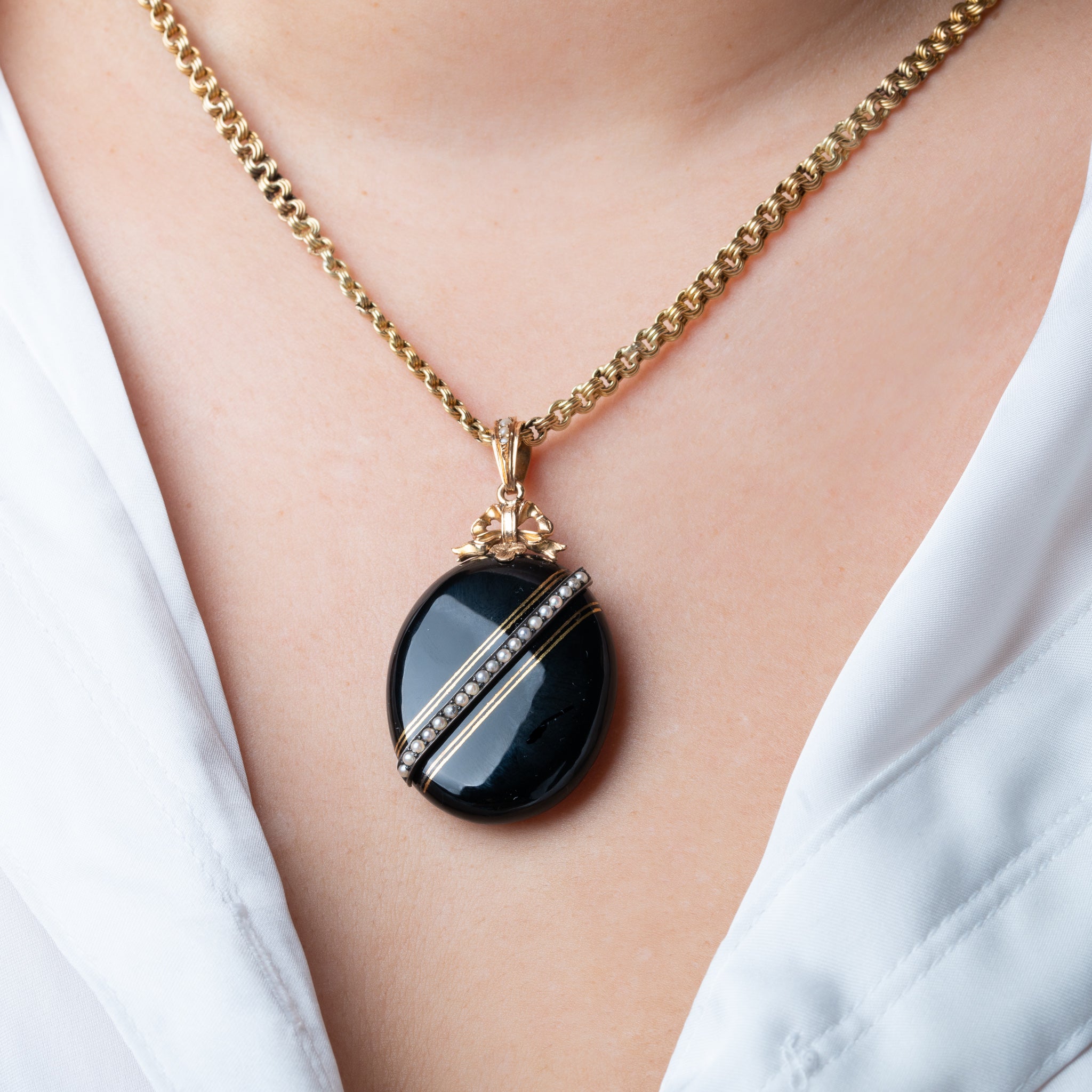 Antique onyx pearl locket pendant - LUXORIA VITA