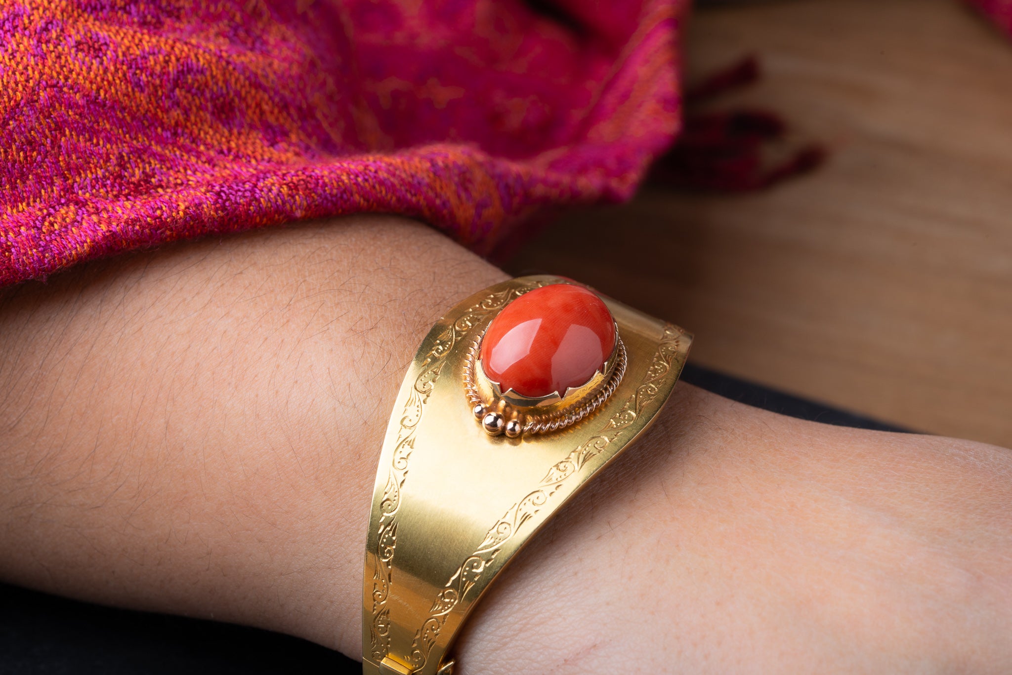 Vintage Coral Bracelet - LUXORIA VITA