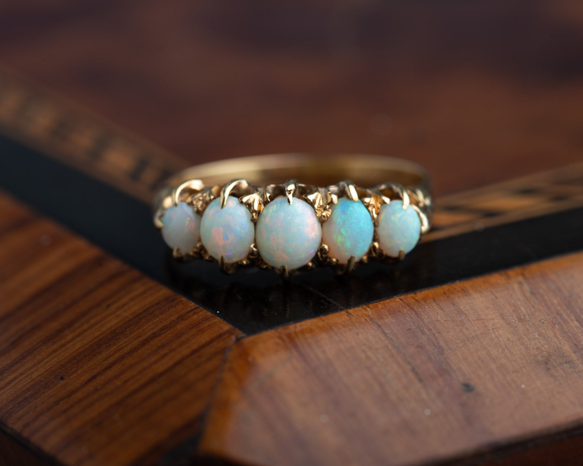 Antique English Opal Ring - LUXORIA VITA