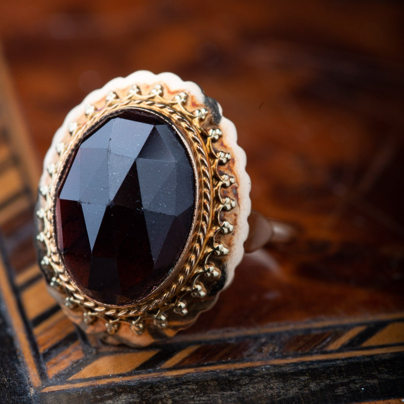Vintage Garnet Ring - LUXORIA VITA