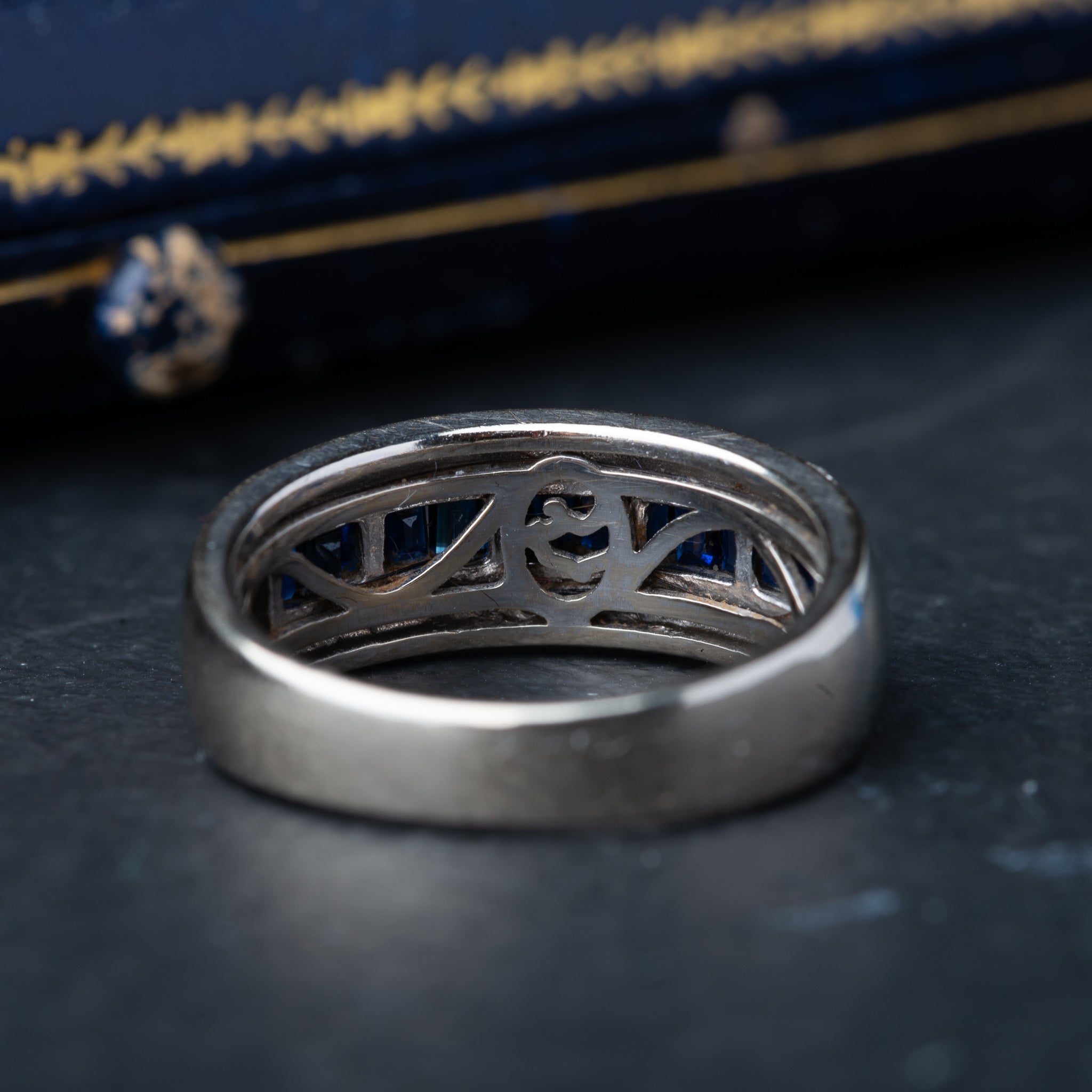 Modern Sapphire Diamond Ring - LUXORIA VITA