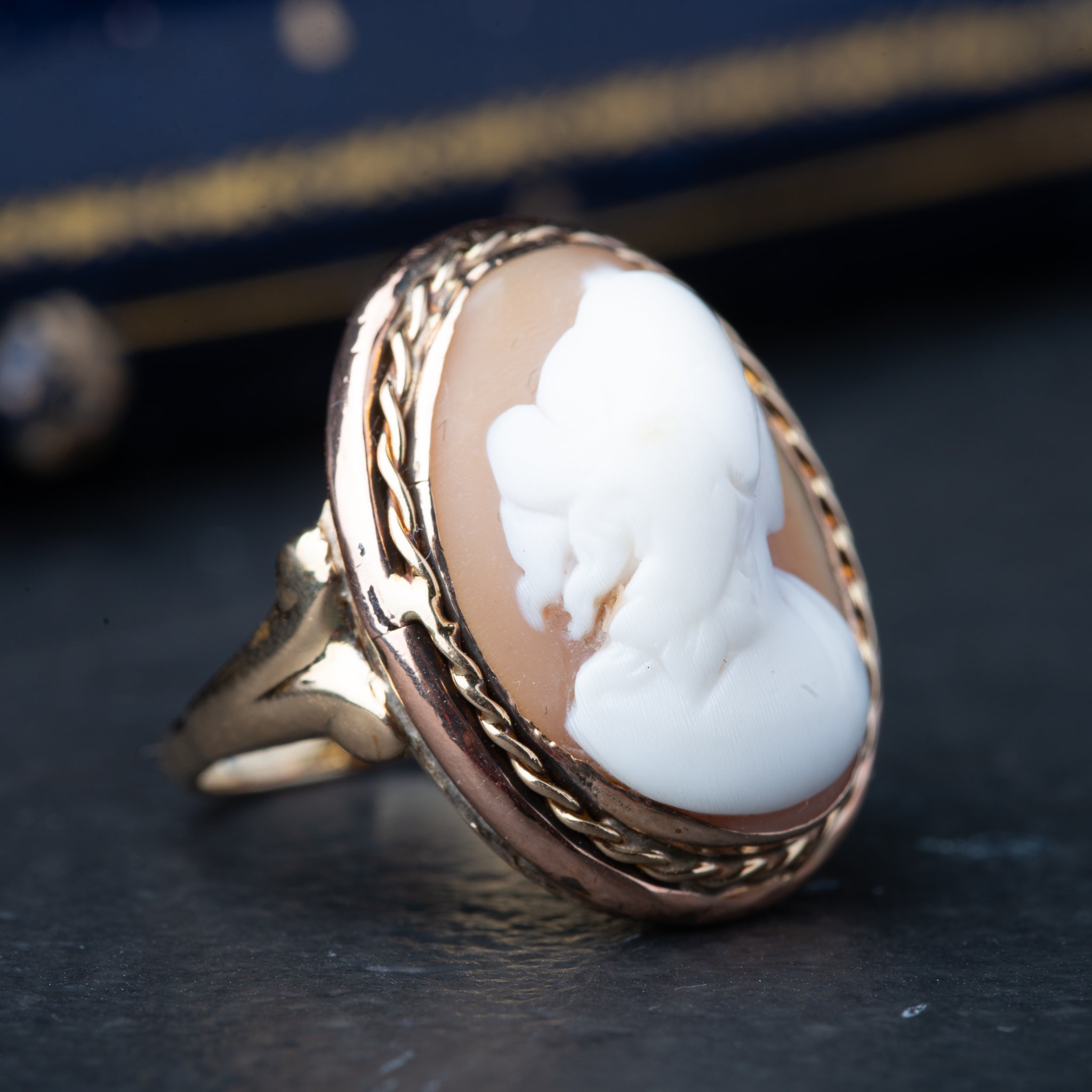 Antique 14K Gold 3D Cameo Ring - LUXORIA VITA