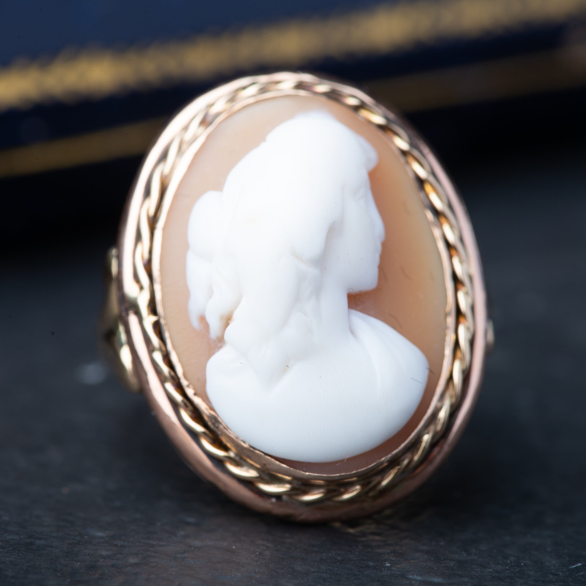 Antique 14K Gold 3D Cameo Ring - LUXORIA VITA