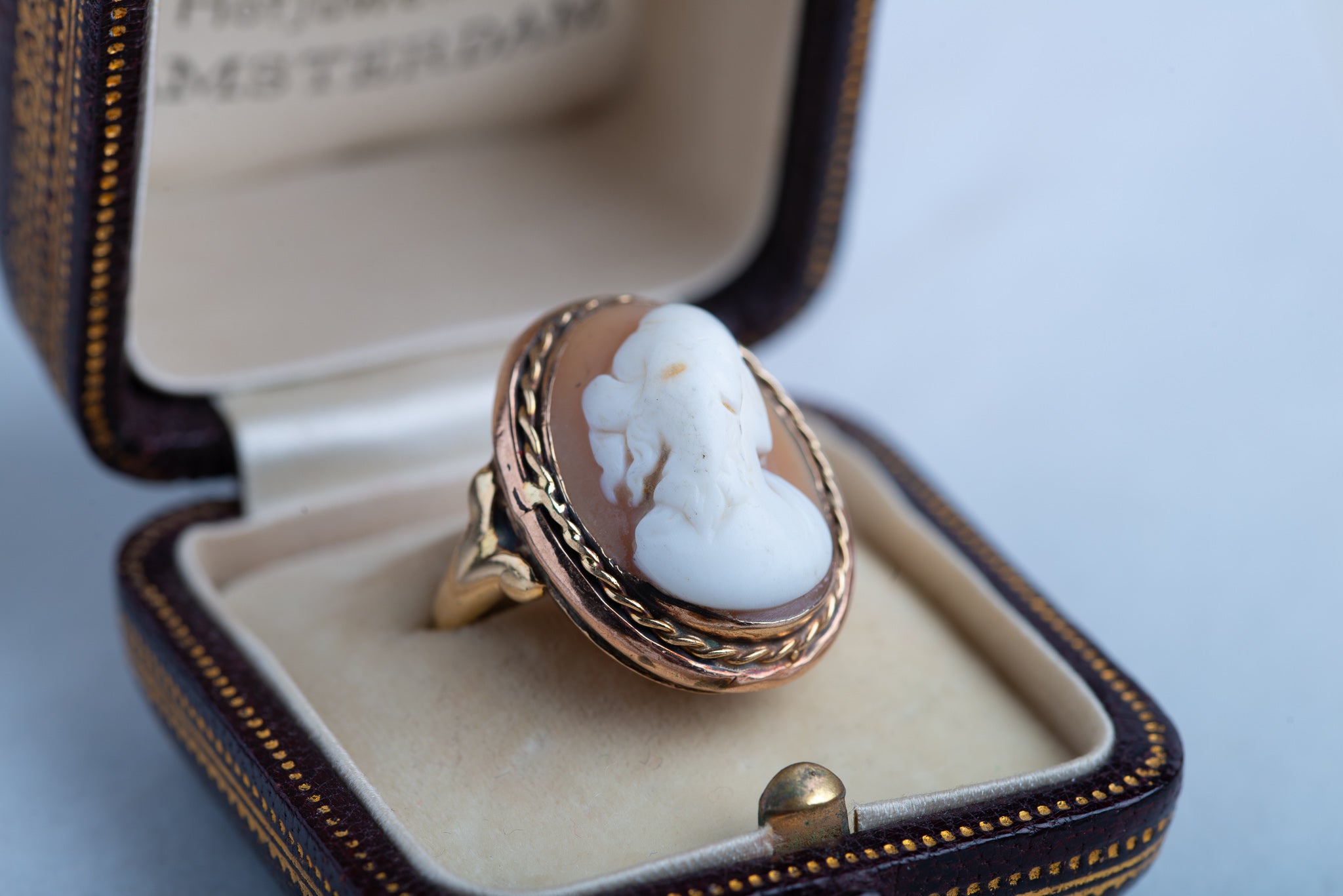 Antique 14K Gold 3D Cameo Ring - LUXORIA VITA