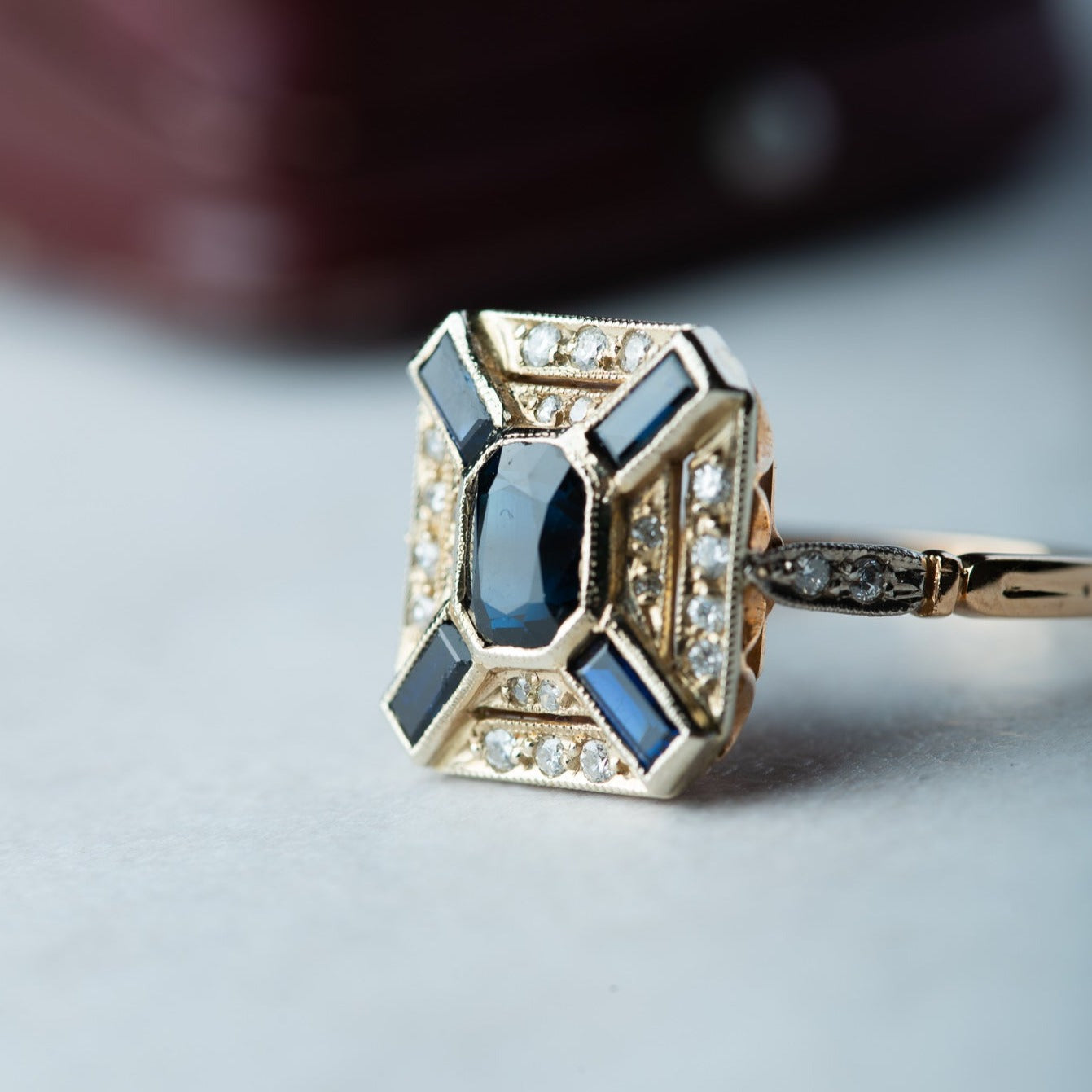 Vintage 18K Gold Sapphire Diamond Ring - LUXORIA VITA