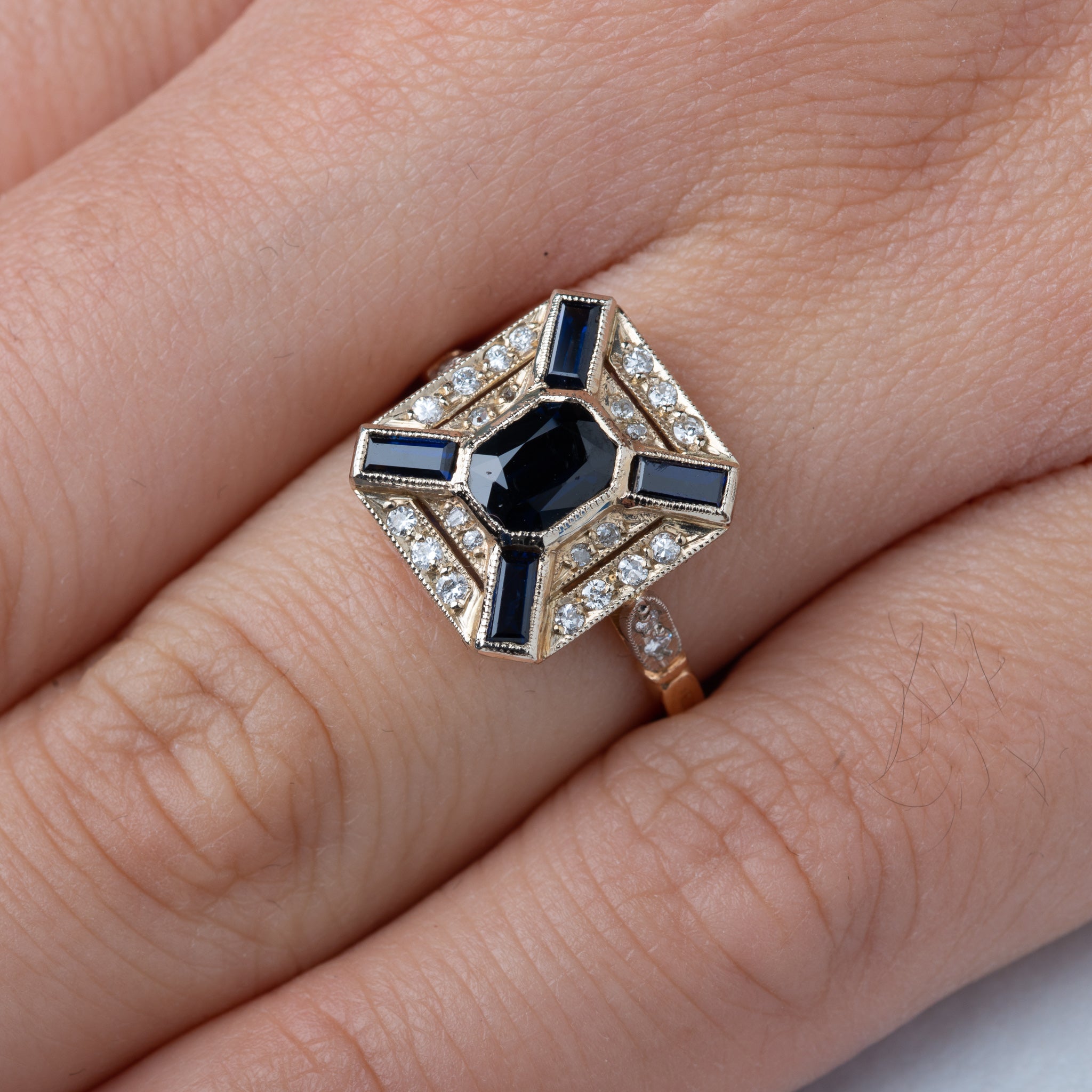 Vintage 18K Gold Sapphire Diamond Ring - LUXORIA VITA
