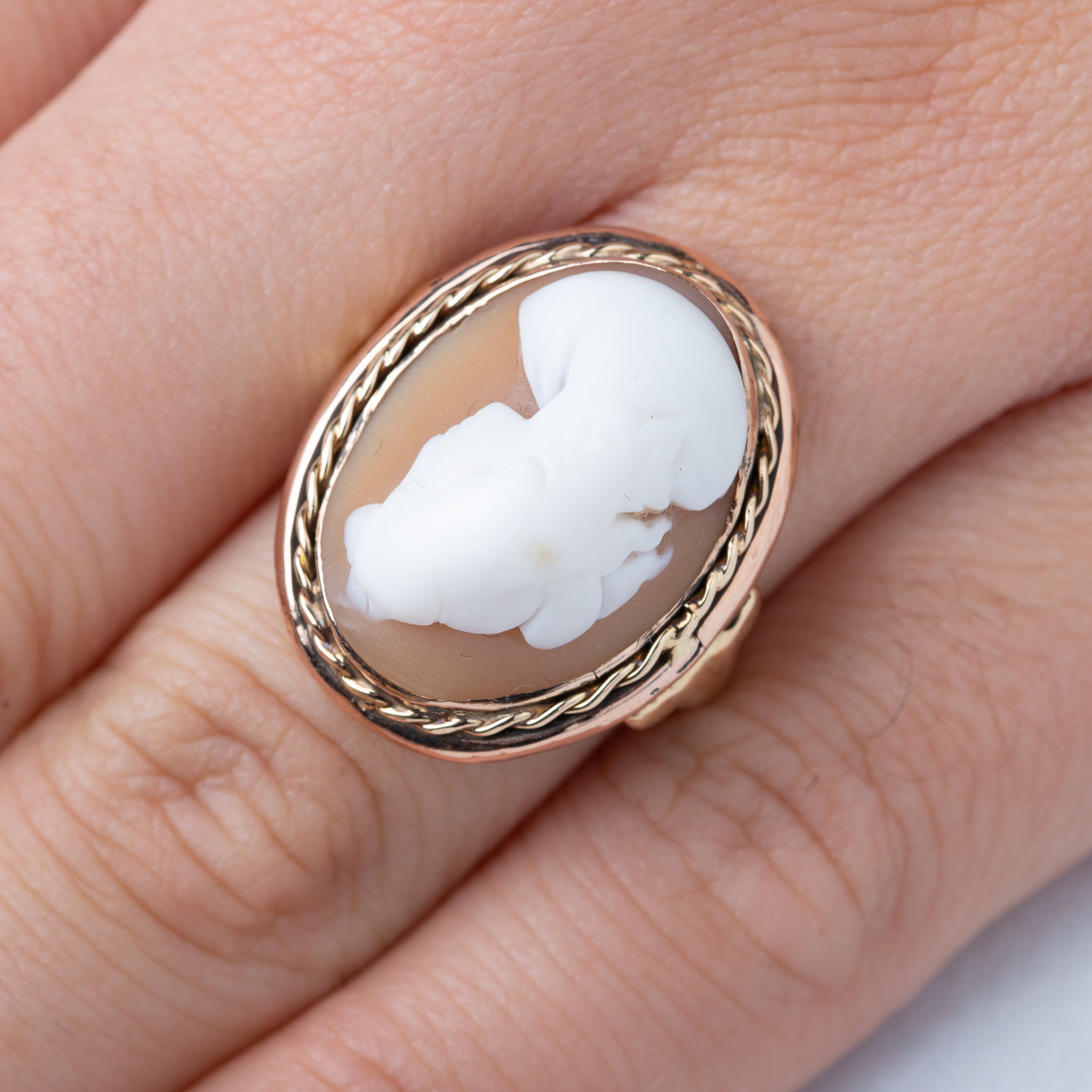 Antique 14K Gold 3D Cameo Ring - LUXORIA VITA