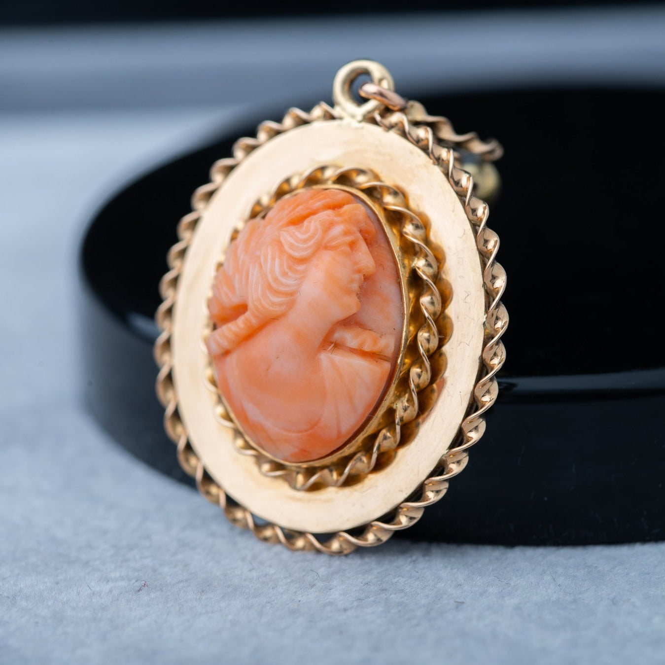 Vintage Angelskin Coral Cameo Pendant - LUXORIA VITA