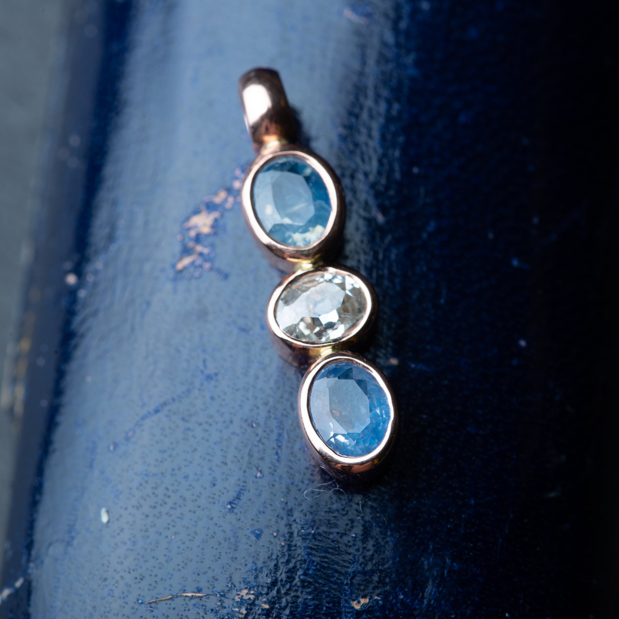 Atelier Made: Oldmine Cut Diamond Sapphire Pendant - Luxoria Vita