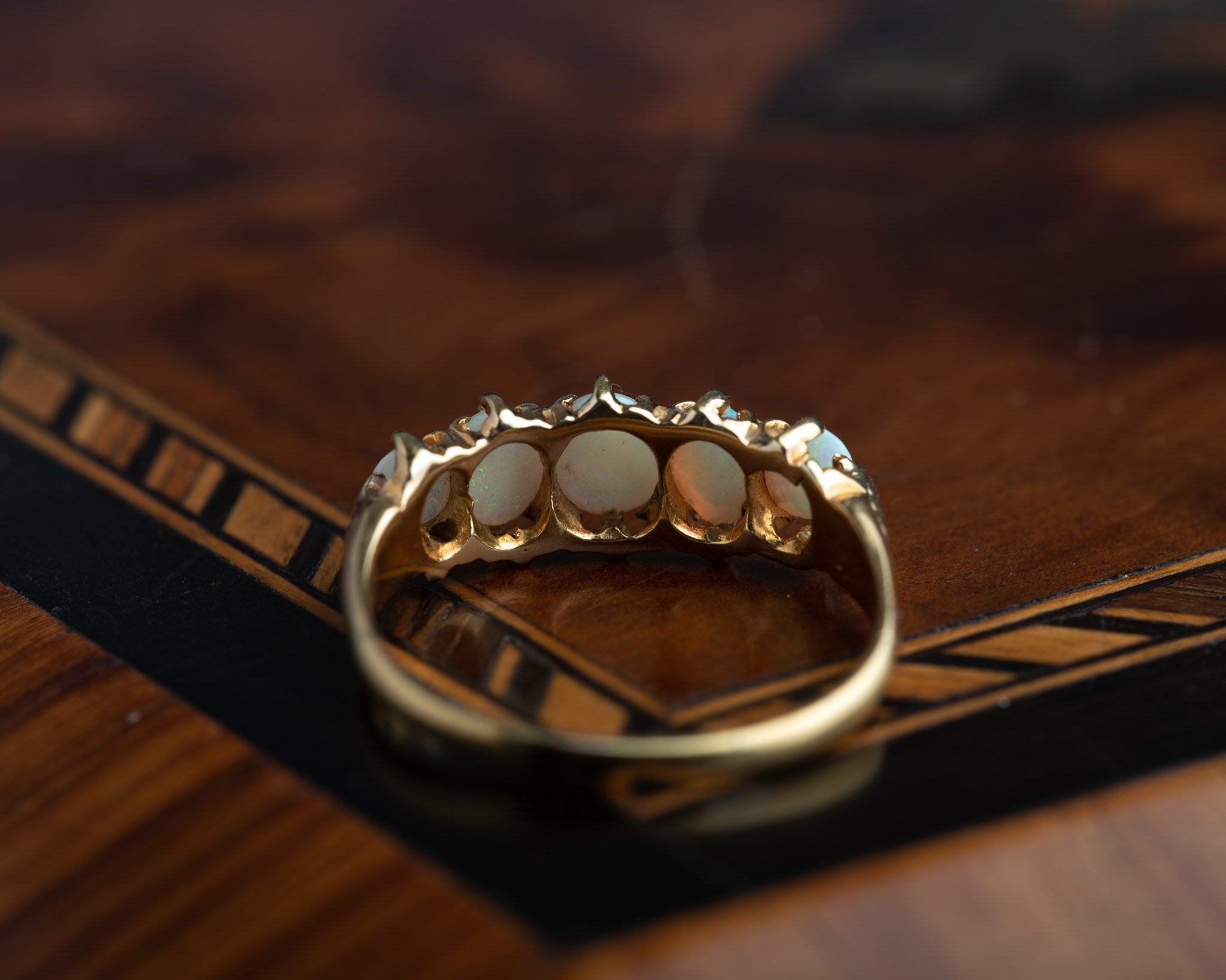 Antique English Opal Ring - LUXORIA VITA