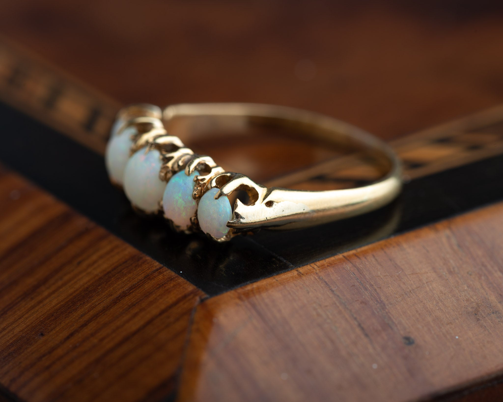 Antique English Opal Ring - LUXORIA VITA