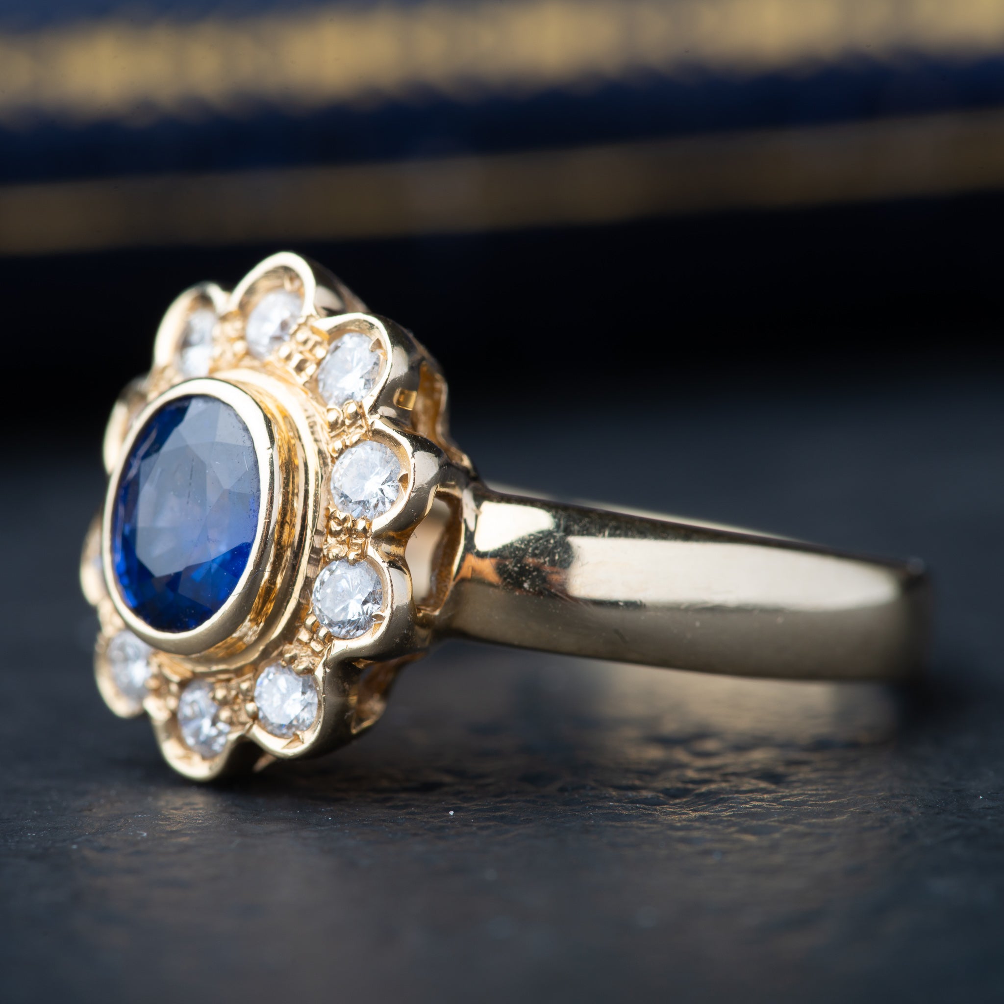 Vintage Sapphire Diamond Ring - LUXORIA VITA