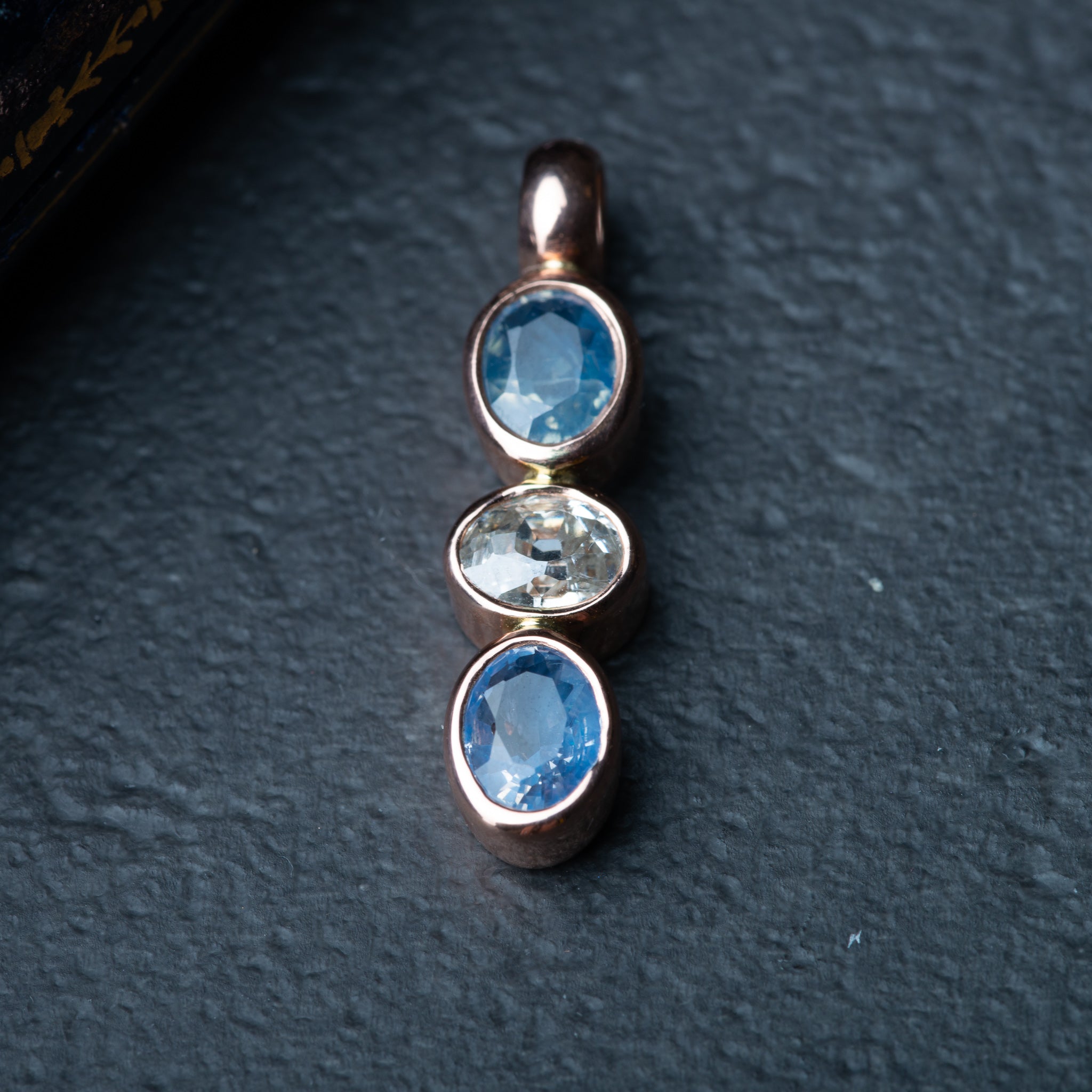 Atelier Made: Oldmine Cut Diamond Sapphire Pendant - Luxoria Vita