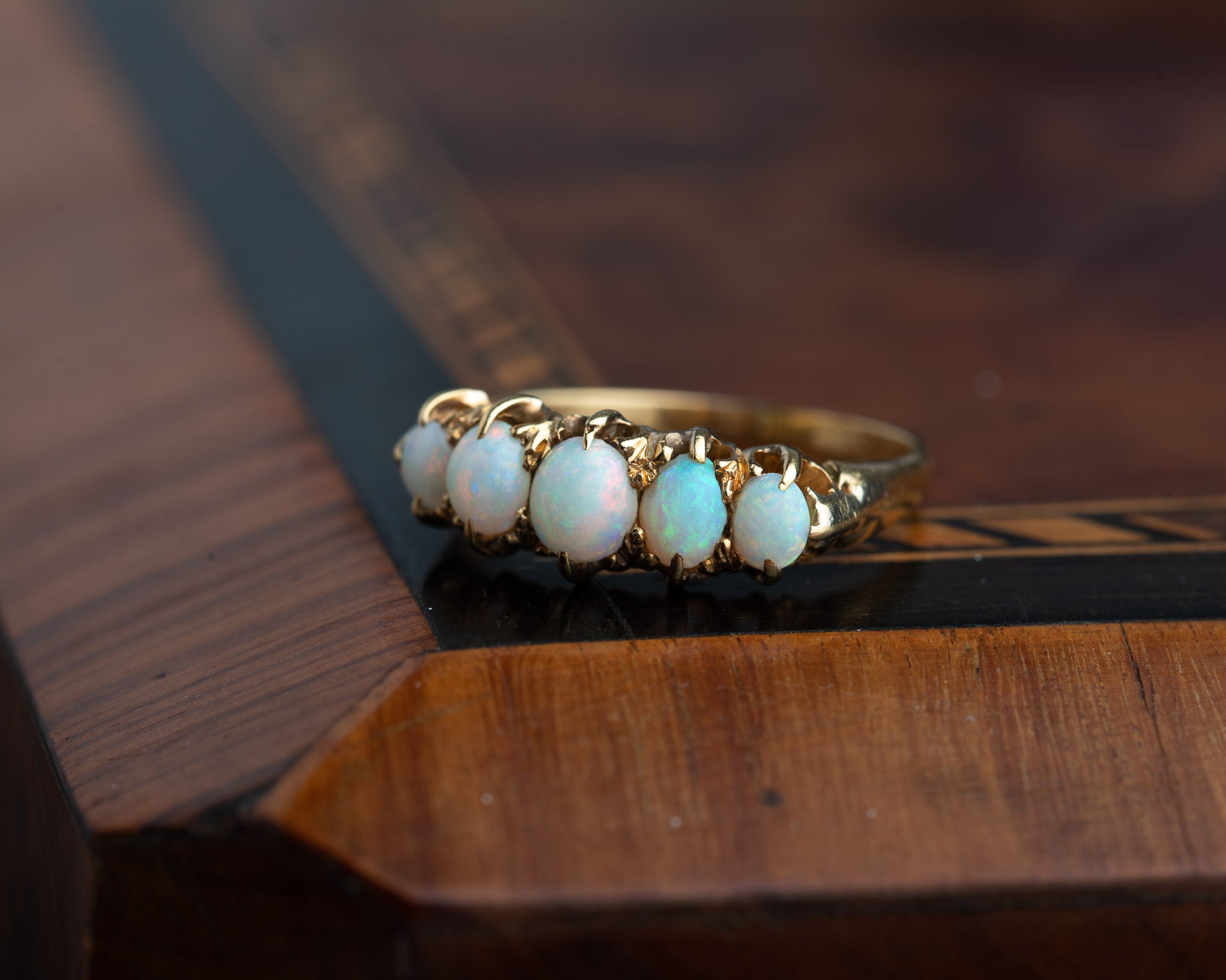 Antique English Opal Ring - LUXORIA VITA