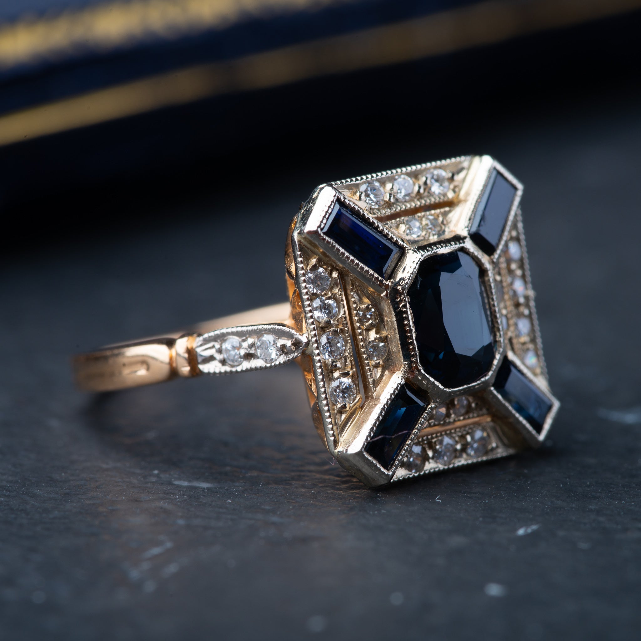 Vintage 18K Gold Sapphire Diamond Ring - LUXORIA VITA