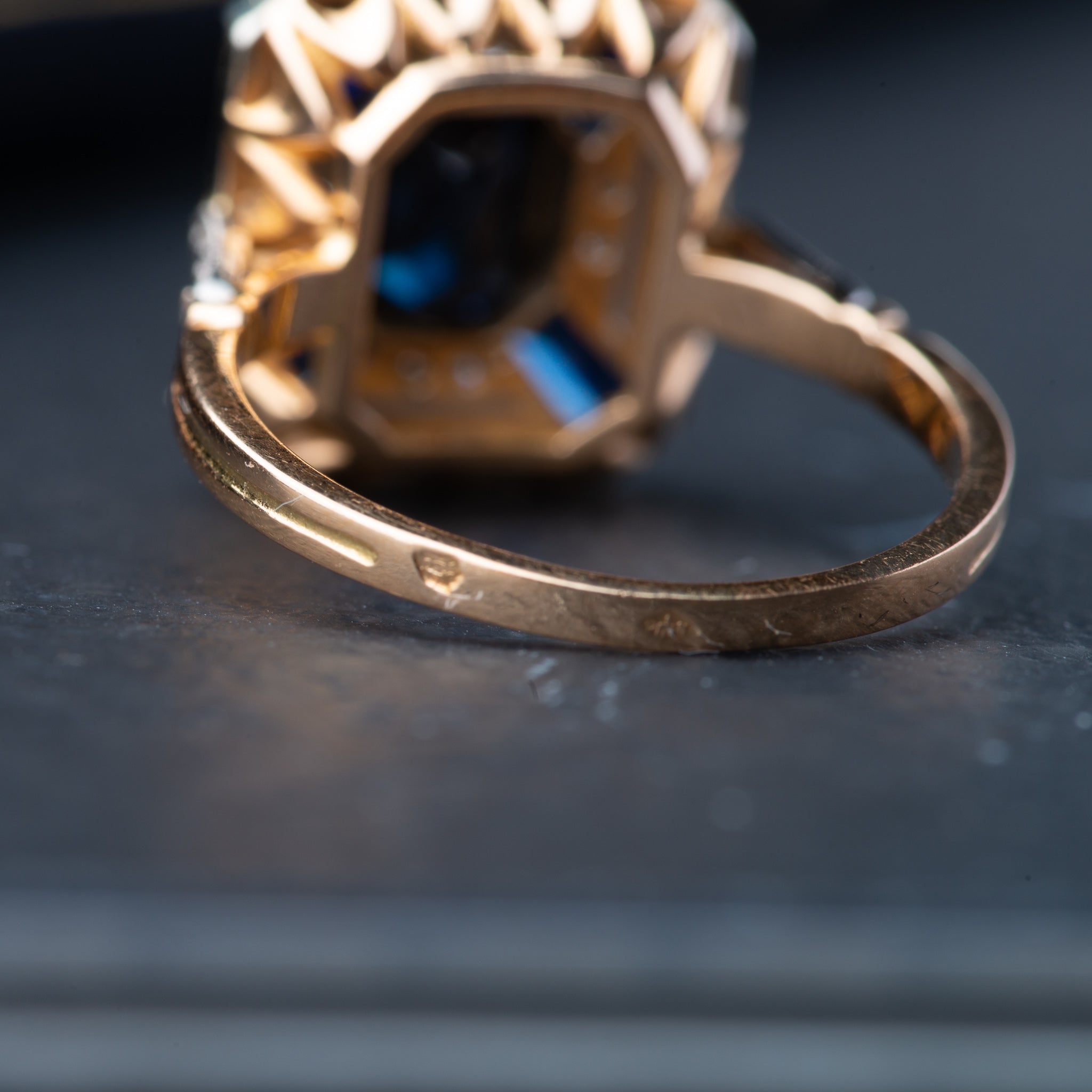 Vintage 18K Gold Sapphire Diamond Ring - LUXORIA VITA