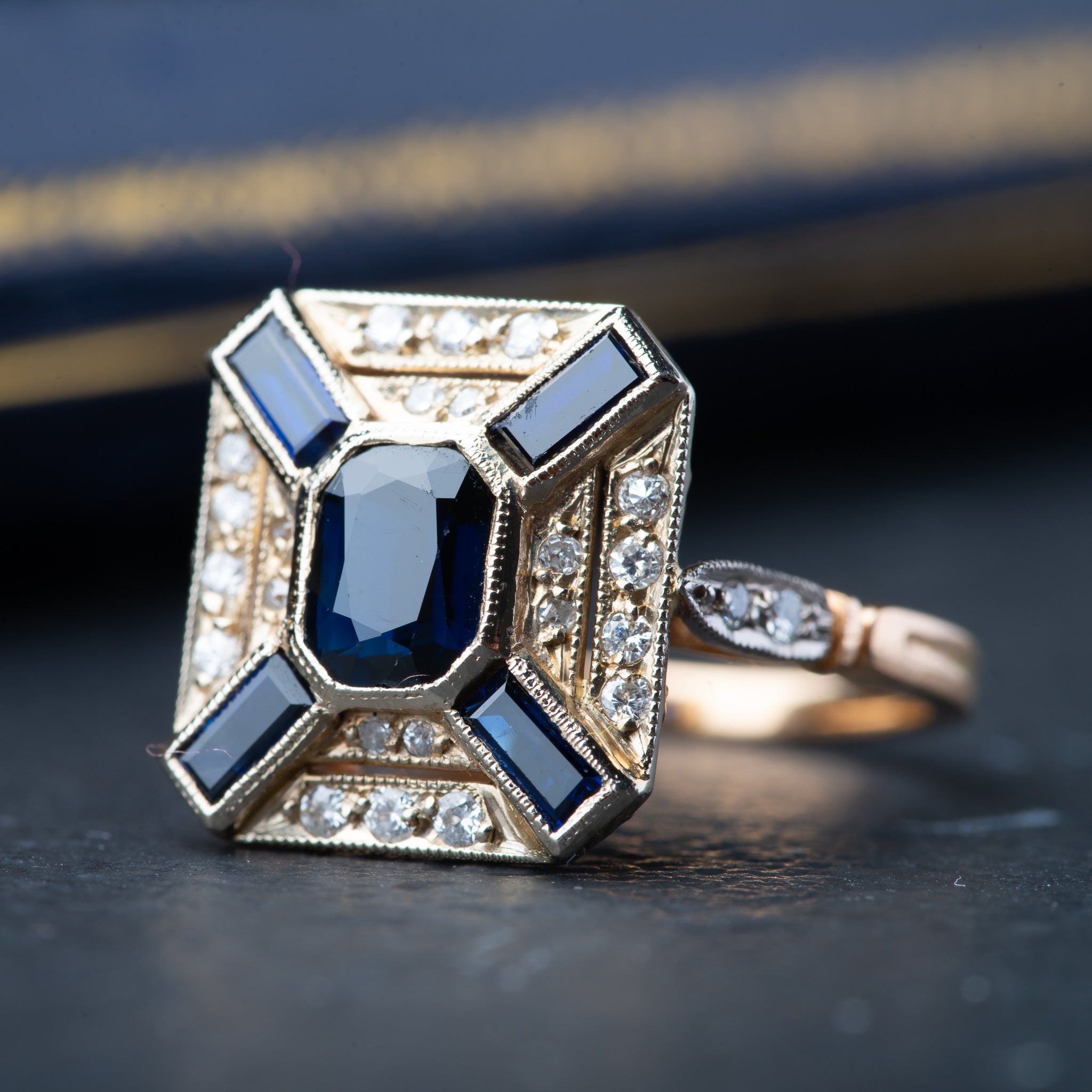 Vintage 18K Gold Sapphire Diamond Ring - LUXORIA VITA