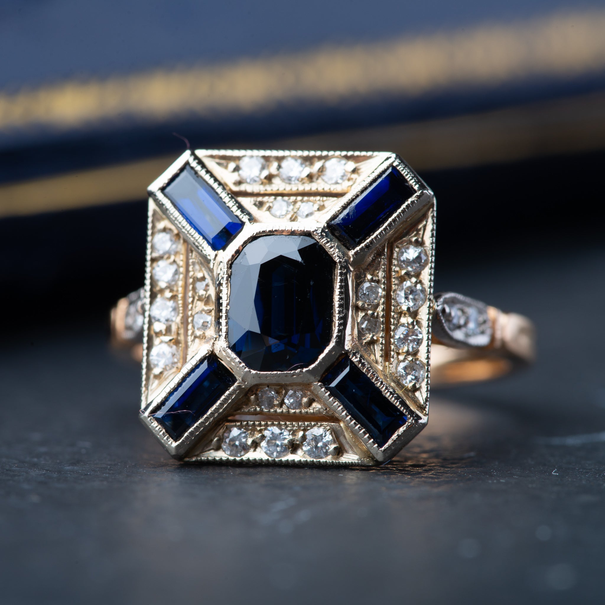 Vintage 18K Gold Sapphire Diamond Ring - LUXORIA VITA