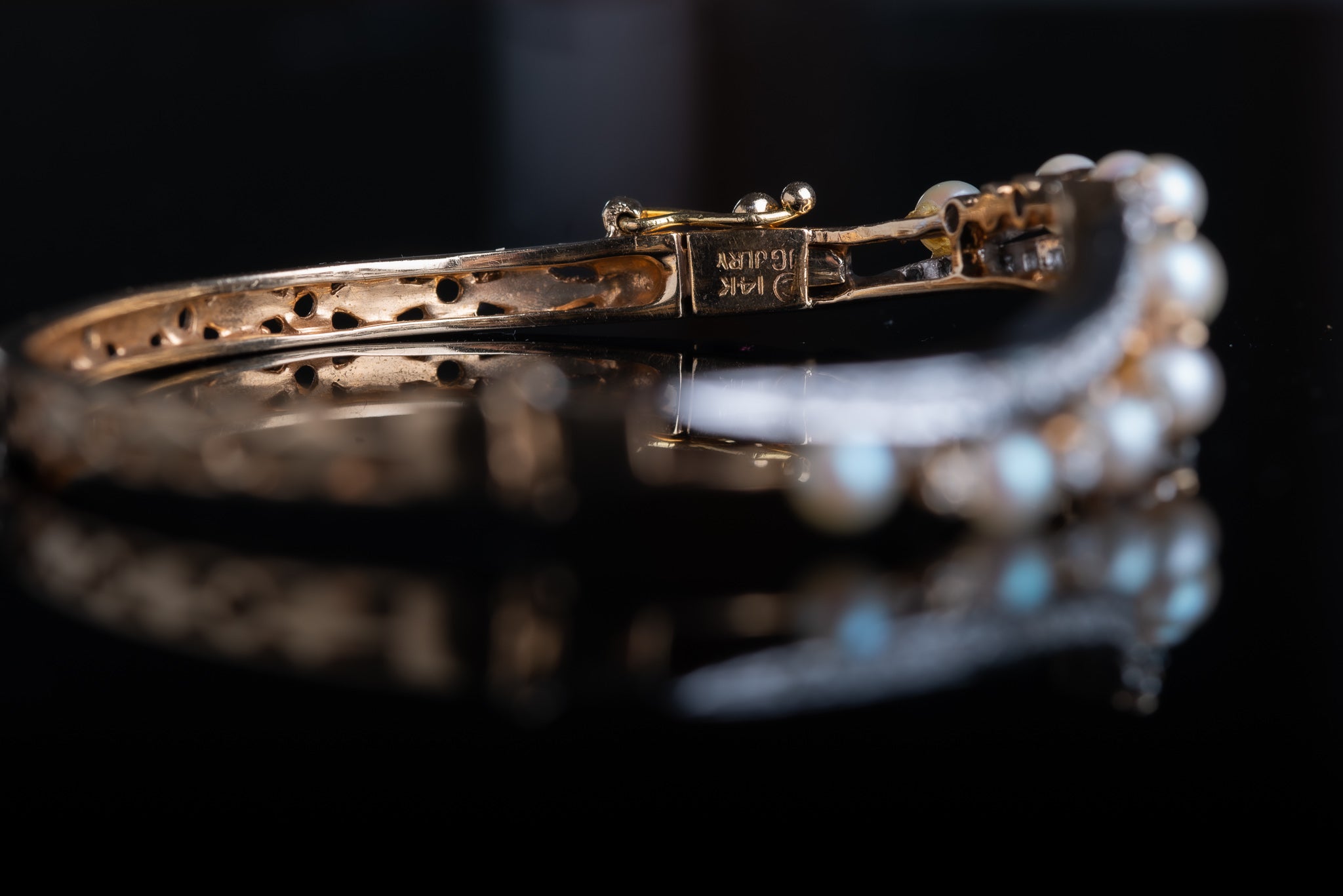 DESIGNER Vintage Pearl & Diamond Bracelet Jack Gutschneider - LUXORIA VITA