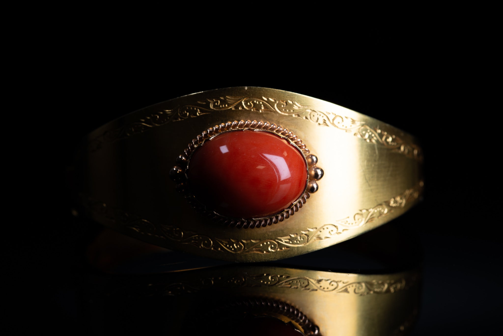 Vintage Coral Bracelet - LUXORIA VITA