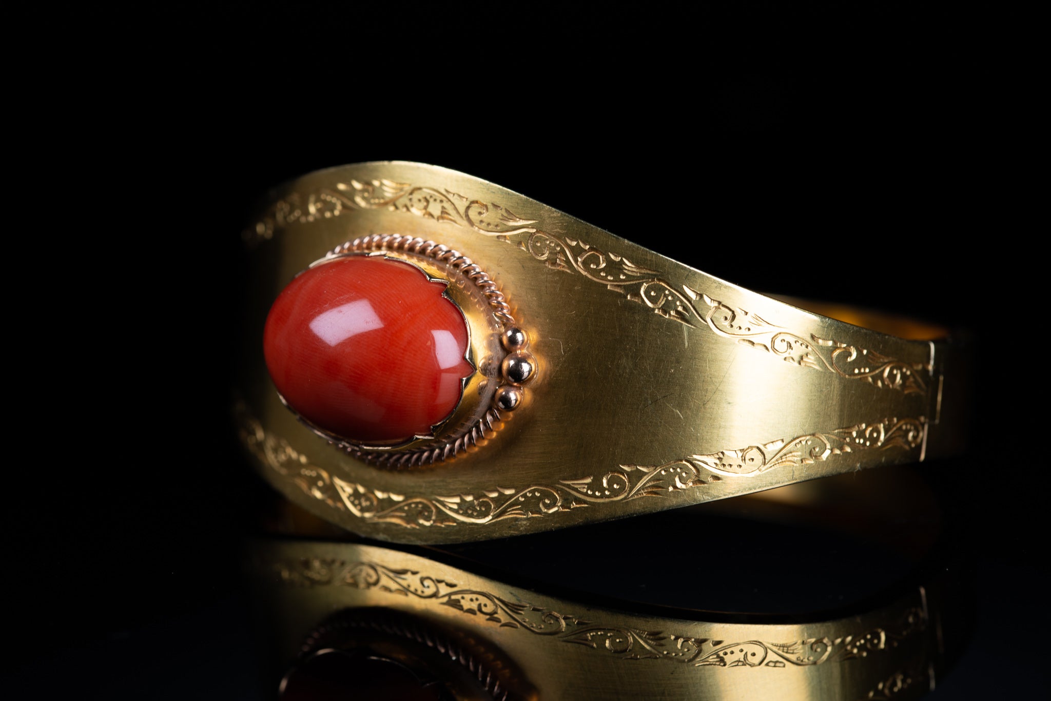 Vintage Coral Bracelet - LUXORIA VITA
