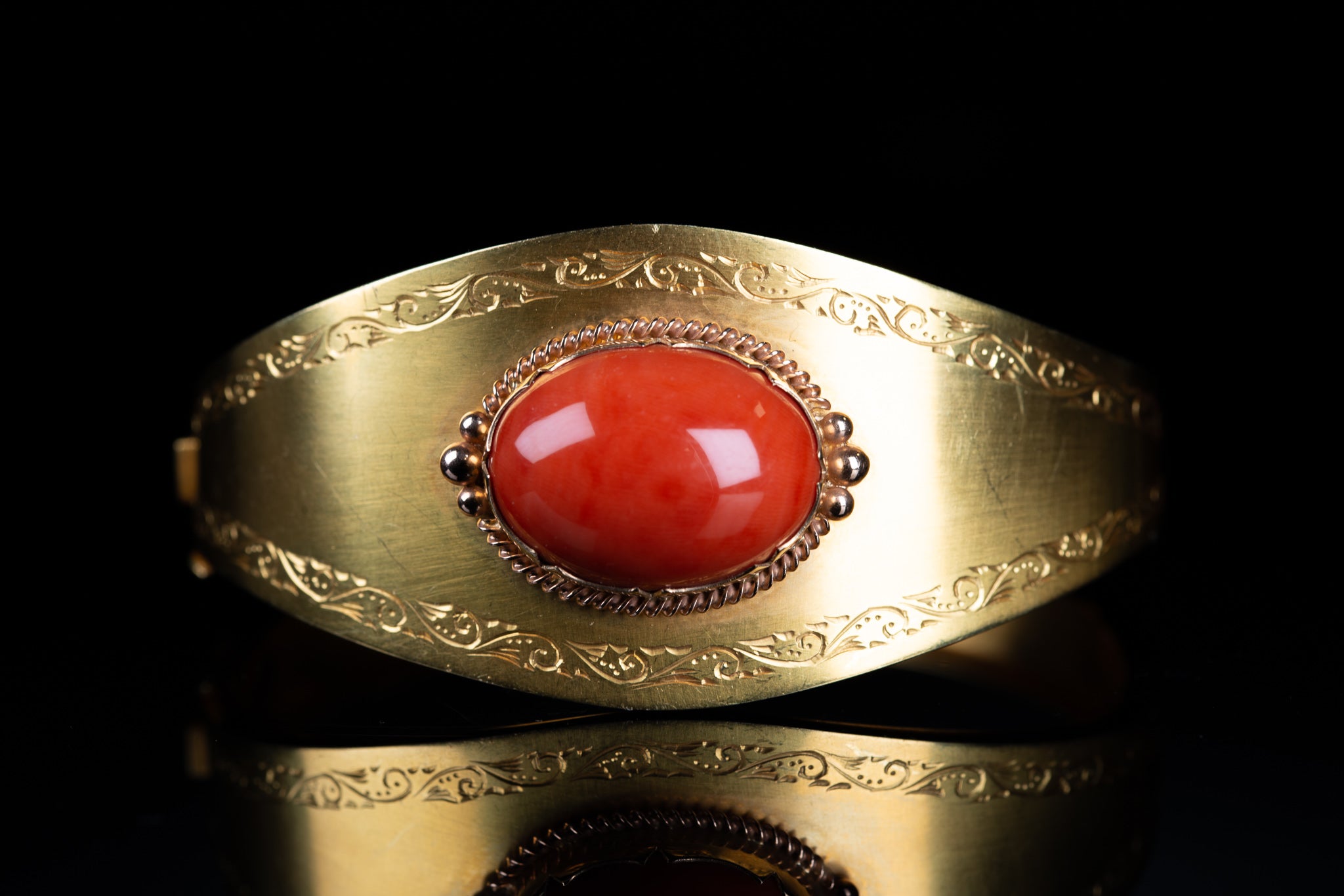 Vintage Coral Bracelet - LUXORIA VITA
