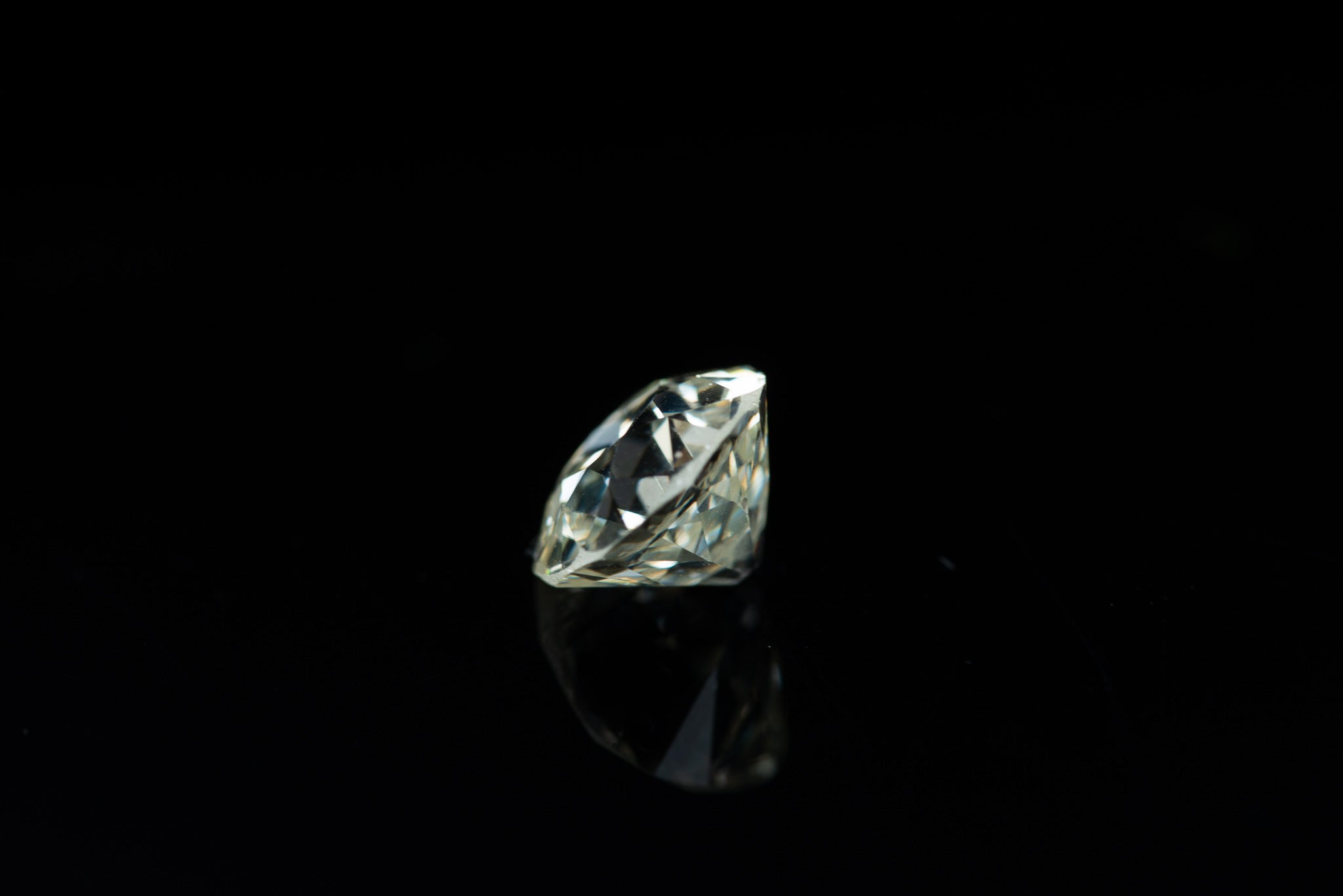 2.35 carat loose diamond - LUXORIA VITA