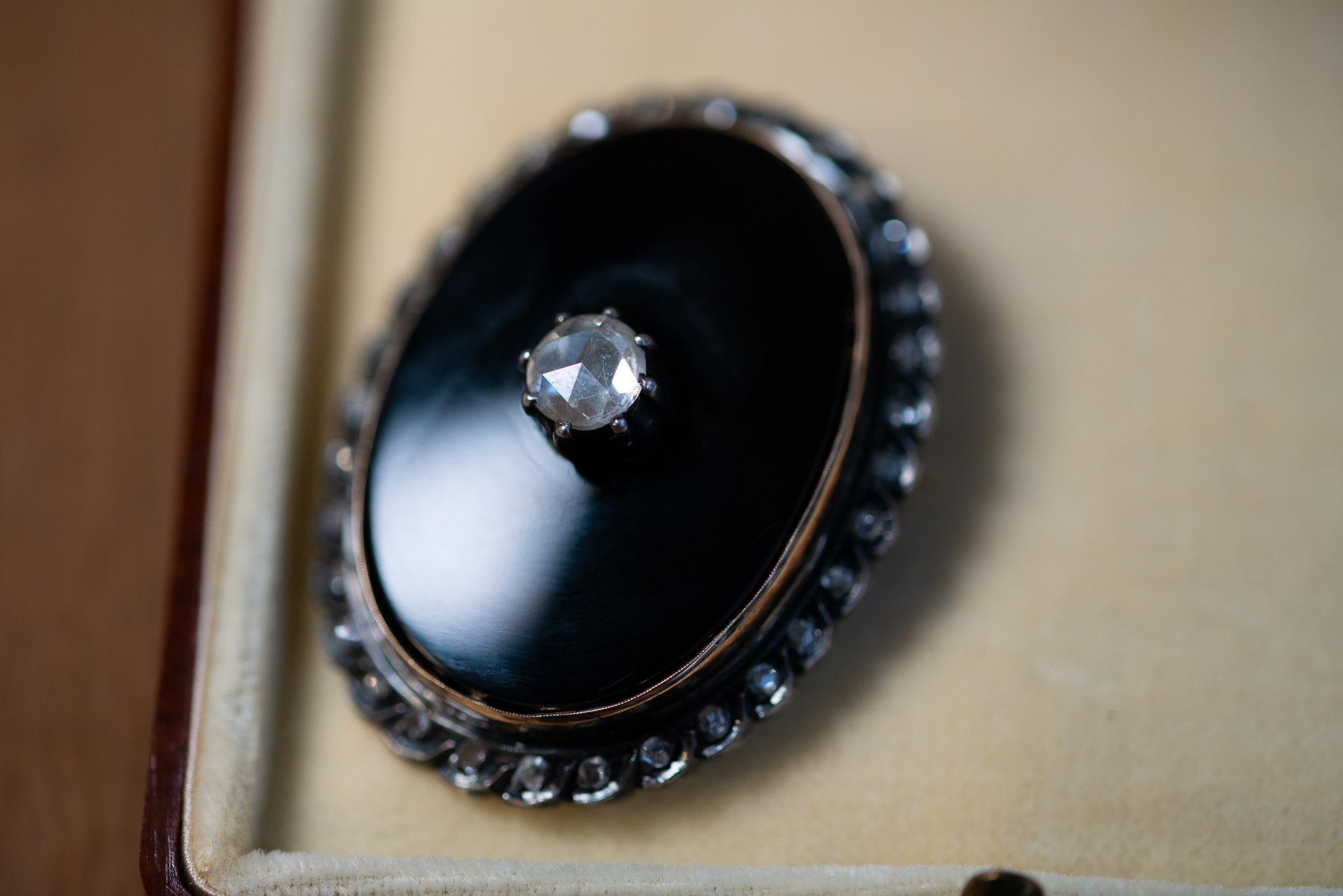 Rosecut Diamond Onyx Brooch - LUXORIA VITA