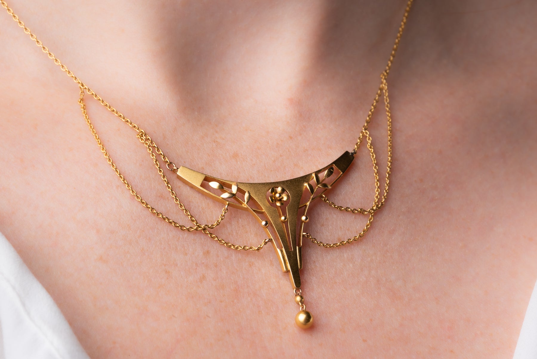 Art Nouveau Floral Lavalier Necklace - LUXORIA VITA