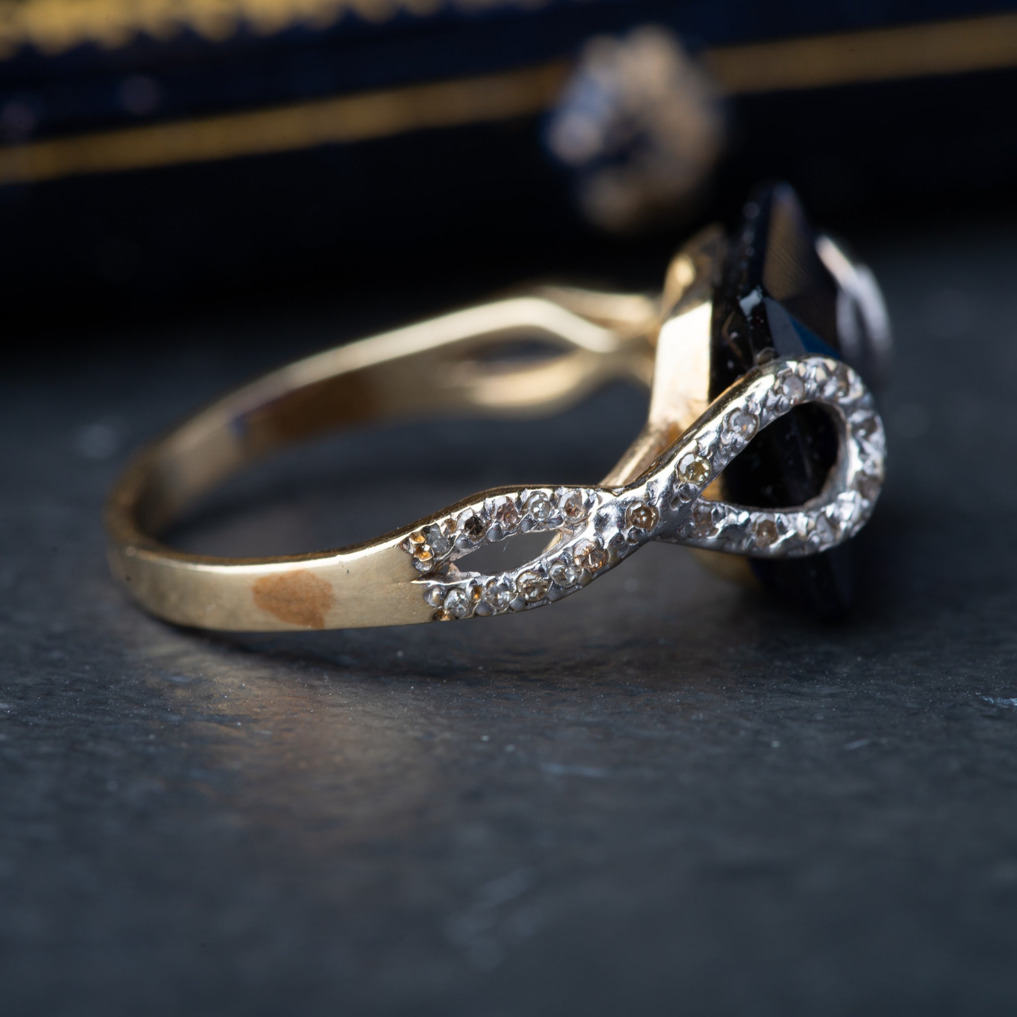 Vintage Color Changing Sapphire Diamond Ring - LUXORIA VITA