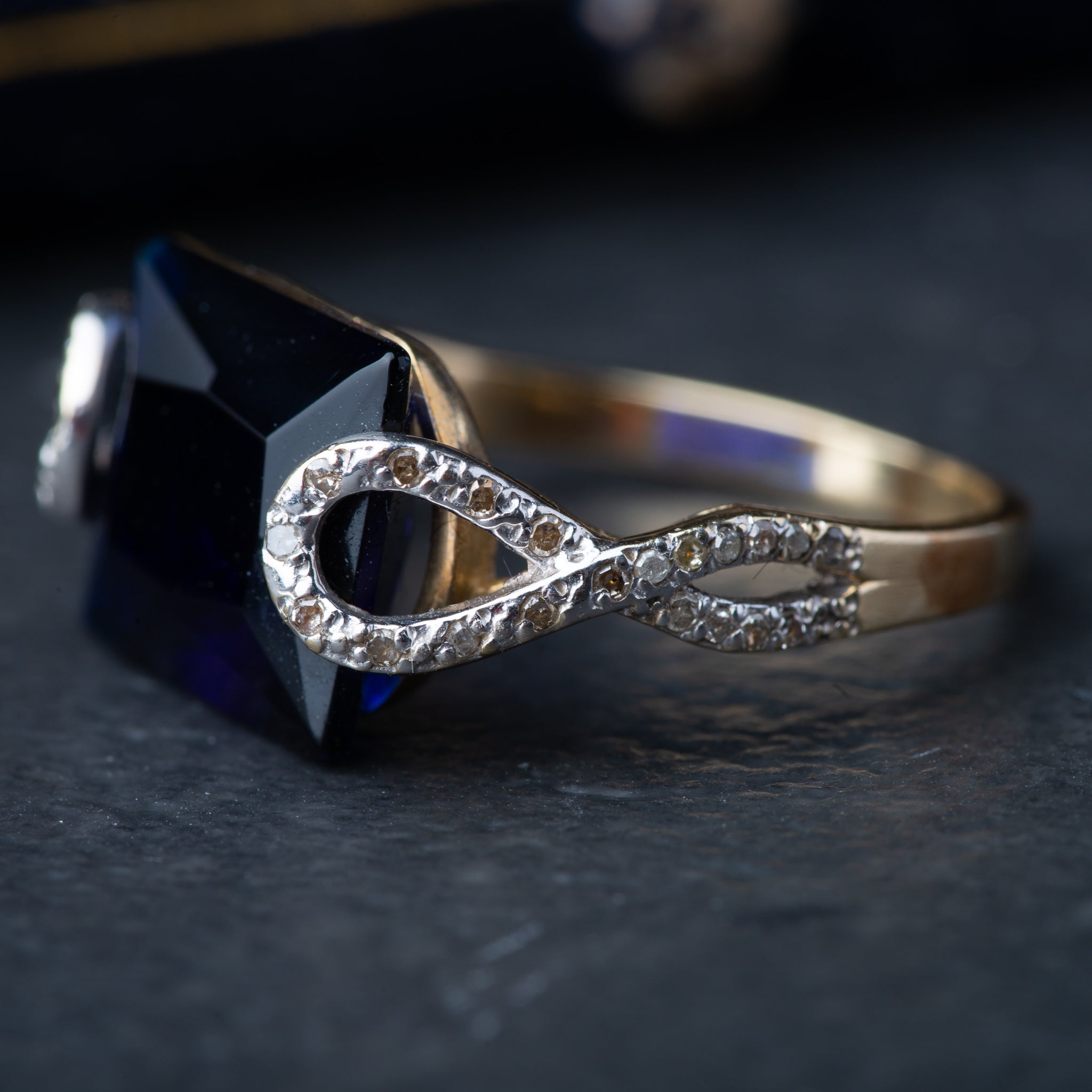 Vintage Color Changing Sapphire Diamond Ring - Luxoria Vita