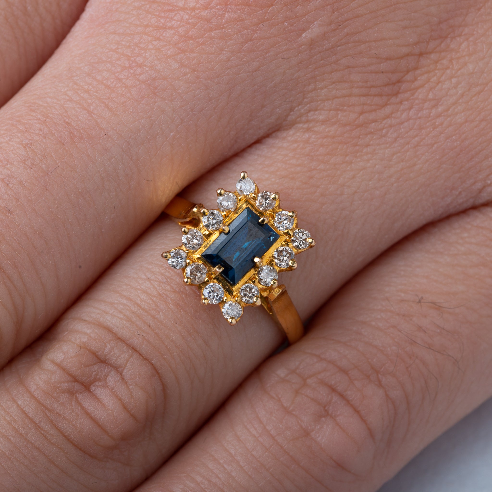 1970's Vintage Sapphire Diamond Ring - LUXORIA VITA