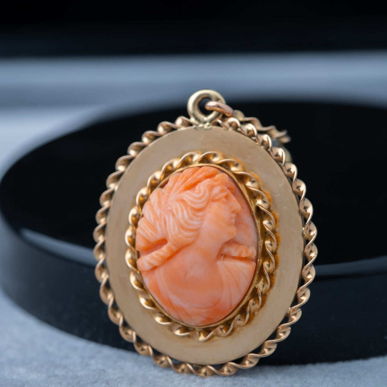 Vintage Angelskin Coral Cameo Pendant - LUXORIA VITA