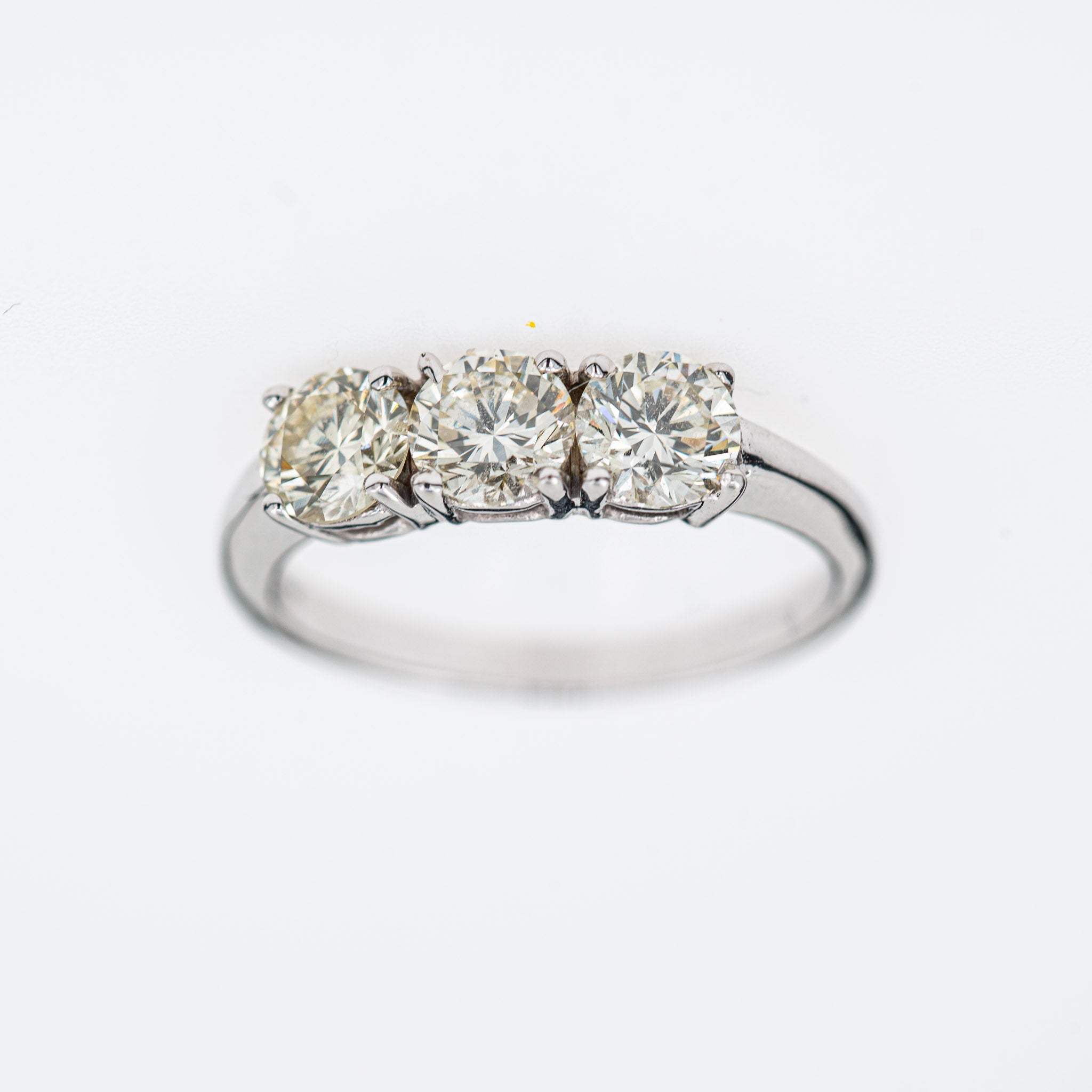 Modern 1.65ct Diamond Trilogy Ring - LUXORIA VITA