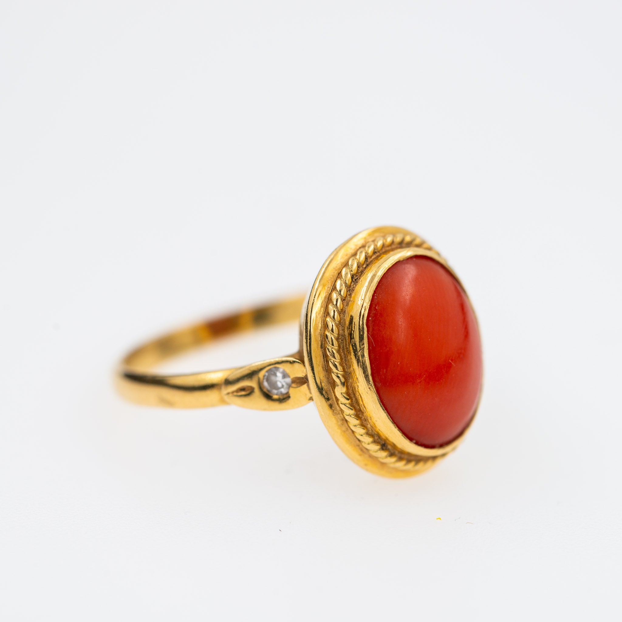 Vintage Coral Ring - LUXORIA VITA