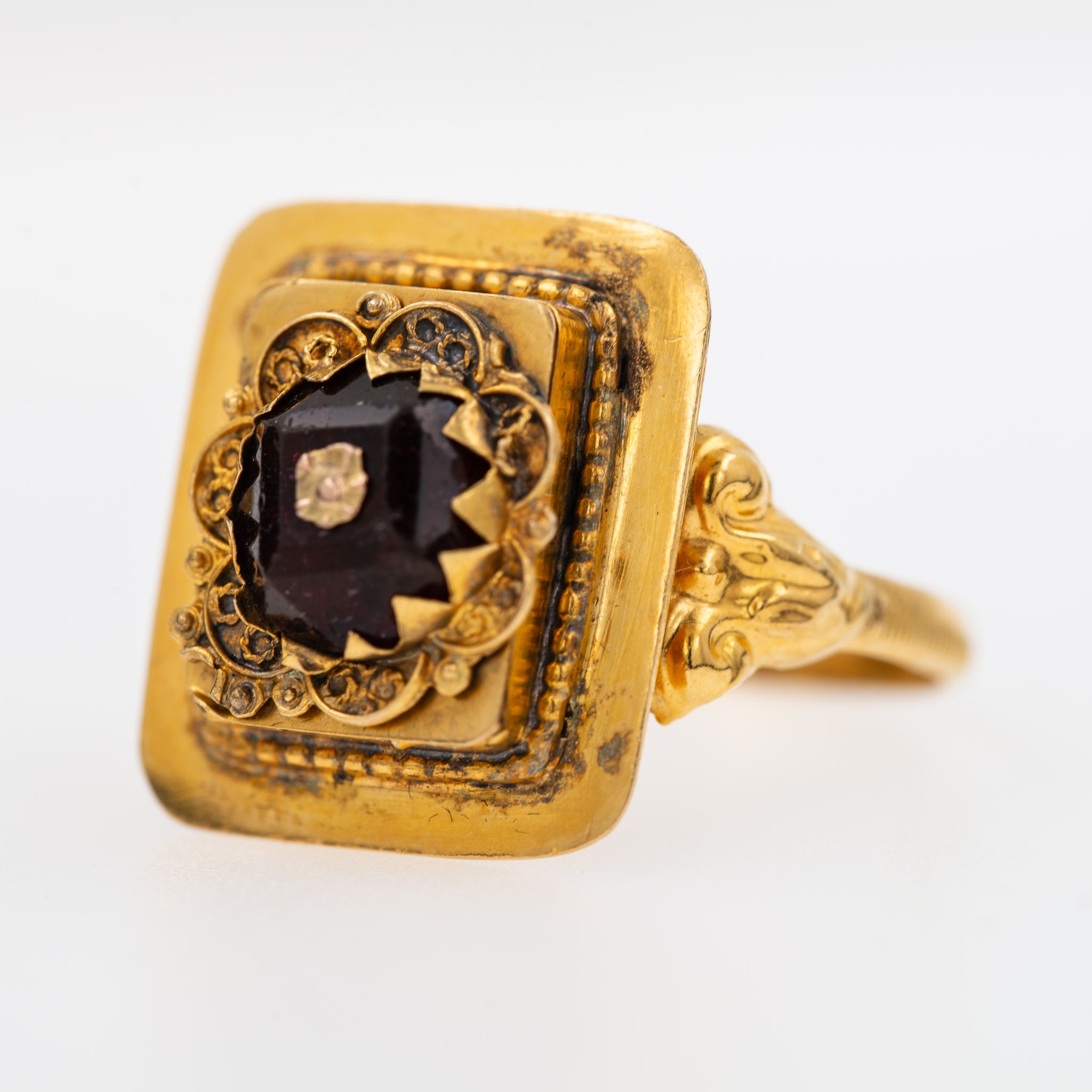 Dutch Poison Secret Compartment Ring with Garnet Filigrain 14K Gold